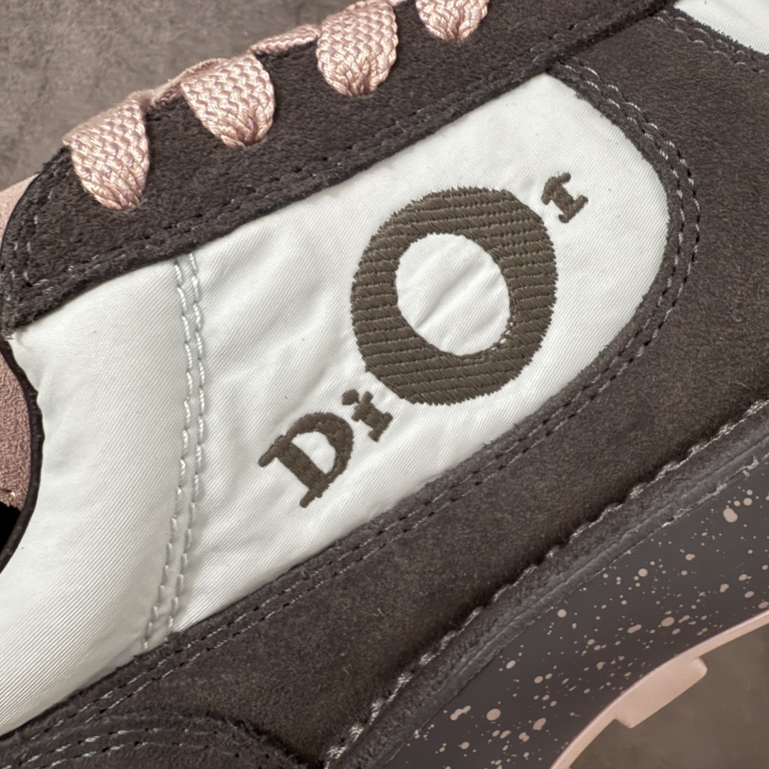 图片[4]-【佛山超A版】Dior 迪奥 Squash 系列低帮厚底休闲运动鞋 代购同渠道品质 高端零售 外贸充正专供 原版购入开发 ZP级全套包装 完美楦型 正确卡色 质感媲美原版 细节与原版一致 请注意区分市面通货材 这款乔纳森·安德森 (Jonathan Anderson) 精心设计的 Dior Squash 运动鞋采用鞋面外翻式缝合结构，展现鲜明的现代风范，既舒适又时尚，彰显 Dior 工坊精湛的鞋履制作工艺。柔软和透气的绒面牛皮革搭配经久耐用的尼龙和轻盈鞋底，舒适百搭的设计可为各式造型提升格调 配送精美包装 ▪️面料： 原版定制进口头层牛皮 ▪️内里：定制进口羊皮网里 ▪️鞋底：原版开模防滑橡胶材质 ▪️底厚：4CM ▪️尺码： 男款39-46-选品中心