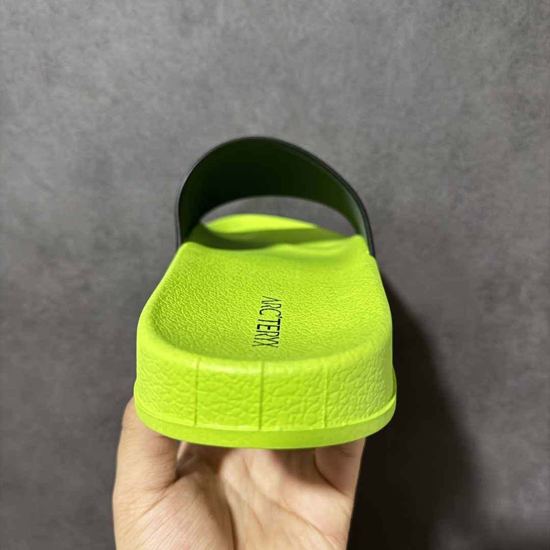 图片[4]-【公司级】Arcteryx Slipper PRO M 始祖鸟一字拖鞋 泼墨街头潮牌沙滩拖鞋 中底设计提供更佳支撑和舒适感受 一片式鞋面搭配加厚衬里 贴合脚面 给予舒适脚感 进口天然橡胶大底 超舒适顶级脚感 纳米纹防滑内底 防滑吸盘鞋底 踩浓浓屎感 秒杀市面一切版本 货号： 0772183363 尺码：36 37 38 39 40 41 42 43 44 45 46 47 编码： FJA170180-选品中心