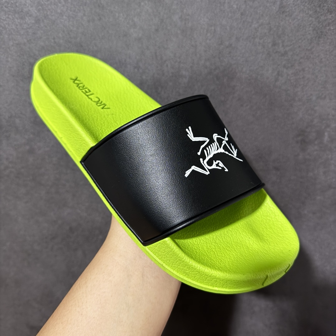图片[3]-【公司级】Arcteryx Slipper PRO M 始祖鸟一字拖鞋 泼墨街头潮牌沙滩拖鞋 中底设计提供更佳支撑和舒适感受 一片式鞋面搭配加厚衬里 贴合脚面 给予舒适脚感 进口天然橡胶大底 超舒适顶级脚感 纳米纹防滑内底 防滑吸盘鞋底 踩浓浓屎感 秒杀市面一切版本 货号： 0772183363 尺码：36 37 38 39 40 41 42 43 44 45 46 47 编码： FJA170180-选品中心