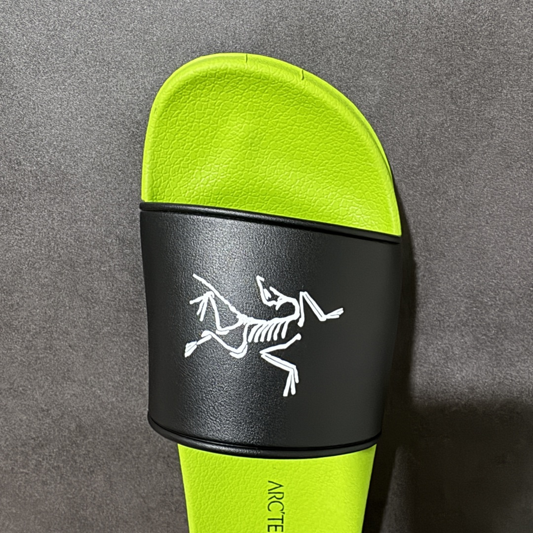 图片[5]-【公司级】Arcteryx Slipper PRO M 始祖鸟一字拖鞋 泼墨街头潮牌沙滩拖鞋 中底设计提供更佳支撑和舒适感受 一片式鞋面搭配加厚衬里 贴合脚面 给予舒适脚感 进口天然橡胶大底 超舒适顶级脚感 纳米纹防滑内底 防滑吸盘鞋底 踩浓浓屎感 秒杀市面一切版本 货号： 0772183363 尺码：36 37 38 39 40 41 42 43 44 45 46 47 编码： FJA170180-选品中心