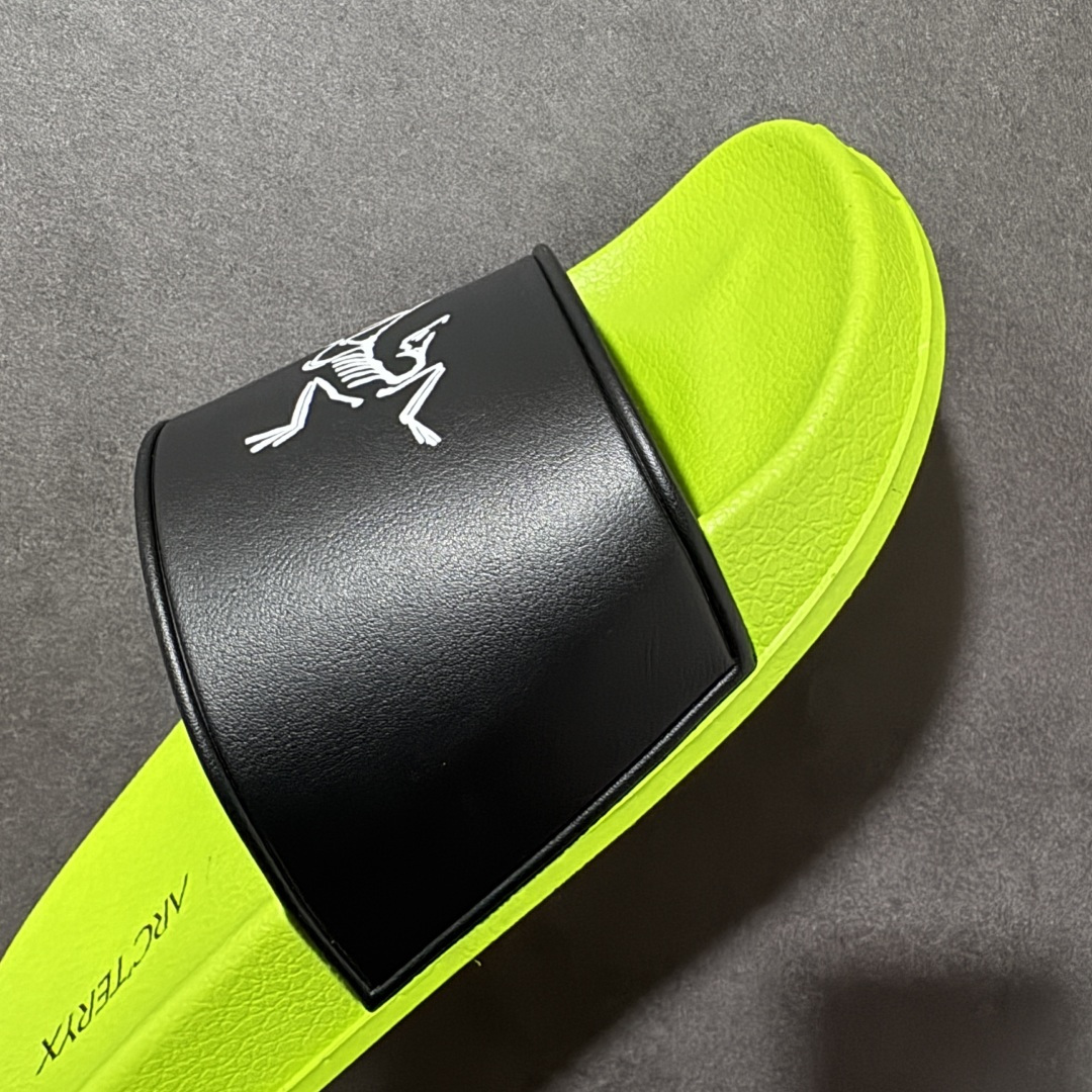 图片[8]-【公司级】Arcteryx Slipper PRO M 始祖鸟一字拖鞋 泼墨街头潮牌沙滩拖鞋 中底设计提供更佳支撑和舒适感受 一片式鞋面搭配加厚衬里 贴合脚面 给予舒适脚感 进口天然橡胶大底 超舒适顶级脚感 纳米纹防滑内底 防滑吸盘鞋底 踩浓浓屎感 秒杀市面一切版本 货号： 0772183363 尺码：36 37 38 39 40 41 42 43 44 45 46 47 编码： FJA170180-选品中心