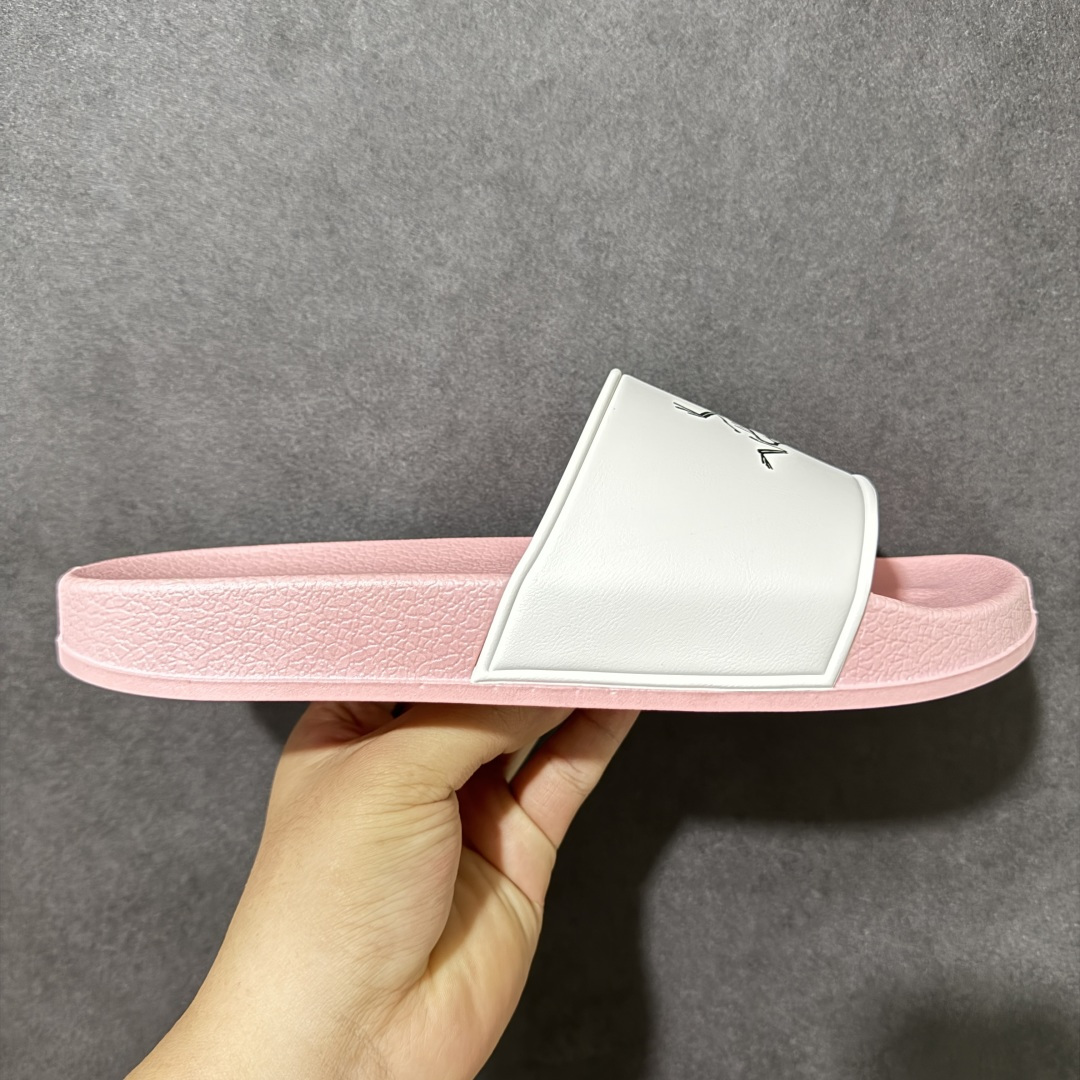 【公司级】Arcteryx Slipper PRO M 始祖鸟一字拖鞋 泼墨街头潮牌沙滩拖鞋 中底设计提供更佳支撑和舒适感受 一片式鞋面搭配加厚衬里 贴合脚面 给予舒适脚感 进口天然橡胶大底 超舒适顶级脚感 纳米纹防滑内底 防滑吸盘鞋底 踩浓浓屎感 秒杀市面一切版本 货号： 0772183363 尺码：36 37 38 39 40 41 42 43 44 45 46 47 编码： FJA170180-选品中心