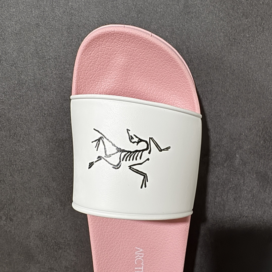 图片[5]-【公司级】Arcteryx Slipper PRO M 始祖鸟一字拖鞋 泼墨街头潮牌沙滩拖鞋 中底设计提供更佳支撑和舒适感受 一片式鞋面搭配加厚衬里 贴合脚面 给予舒适脚感 进口天然橡胶大底 超舒适顶级脚感 纳米纹防滑内底 防滑吸盘鞋底 踩浓浓屎感 秒杀市面一切版本 货号： 0772183363 尺码：36 37 38 39 40 41 42 43 44 45 46 47 编码： FJA170180-选品中心