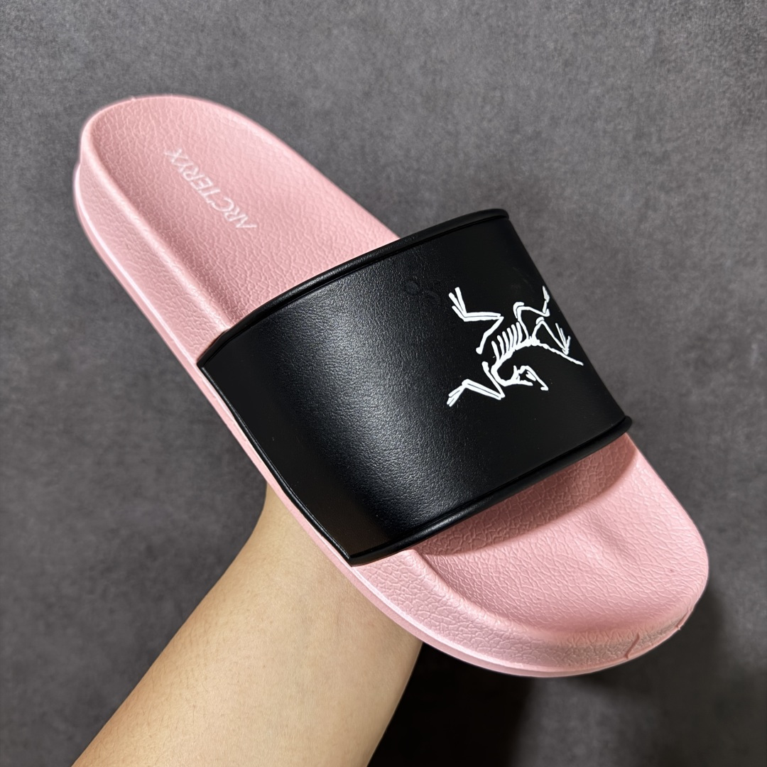 图片[3]-【公司级】Arcteryx Slipper PRO M 始祖鸟一字拖鞋 泼墨街头潮牌沙滩拖鞋 中底设计提供更佳支撑和舒适感受 一片式鞋面搭配加厚衬里 贴合脚面 给予舒适脚感 进口天然橡胶大底 超舒适顶级脚感 纳米纹防滑内底 防滑吸盘鞋底 踩浓浓屎感 秒杀市面一切版本 货号： 0772183363 尺码：36 37 38 39 40 41 42 43 44 45 46 47 编码： FJA170180-选品中心