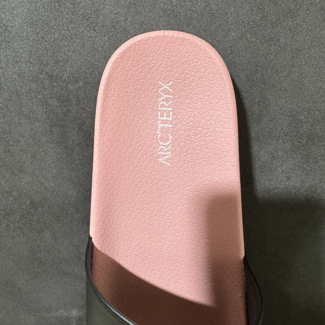 图片[6]-【公司级】Arcteryx Slipper PRO M 始祖鸟一字拖鞋 泼墨街头潮牌沙滩拖鞋 中底设计提供更佳支撑和舒适感受 一片式鞋面搭配加厚衬里 贴合脚面 给予舒适脚感 进口天然橡胶大底 超舒适顶级脚感 纳米纹防滑内底 防滑吸盘鞋底 踩浓浓屎感 秒杀市面一切版本 货号： 0772183363 尺码：36 37 38 39 40 41 42 43 44 45 46 47 编码： FJA170180-选品中心