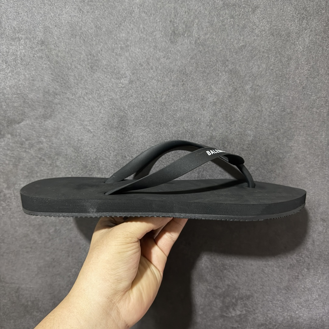 特价【公司级特价】Balenciaga巴黎世家 TRACK SNEAKER 圆头夹趾人字拖鞋 广东原产 采用PU高密度防滑橡胶鞋底及3D立体TPU材质 配置正确 包装灰色礼盒 货号：812925 W1TAA 1090 尺码：40-45-选品中心