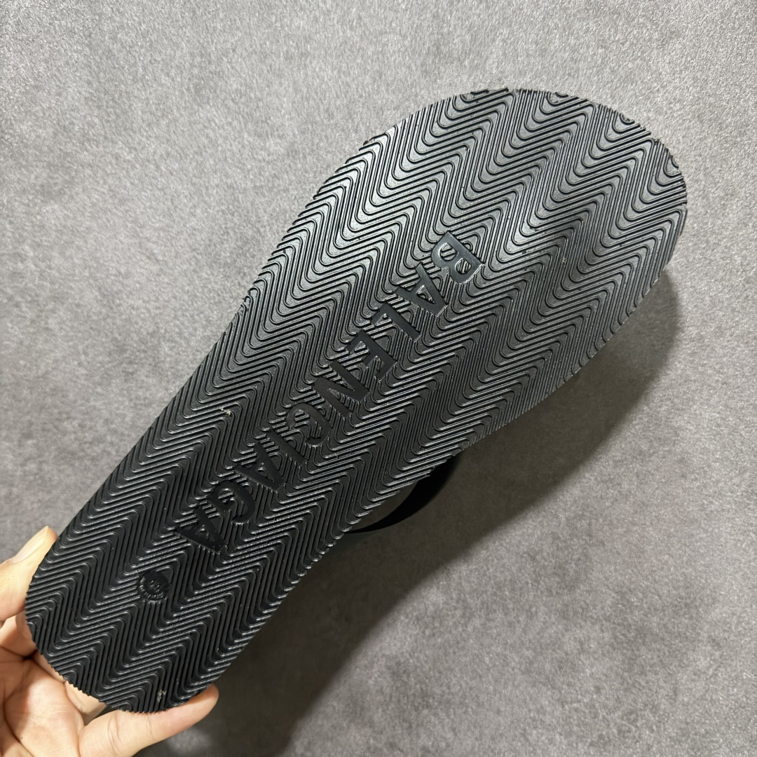 图片[9]-特价【公司级特价】Balenciaga巴黎世家 TRACK SNEAKER 圆头夹趾人字拖鞋 广东原产 采用PU高密度防滑橡胶鞋底及3D立体TPU材质 配置正确 包装灰色礼盒 货号：812925 W1TAA 1090 尺码：40-45-选品中心
