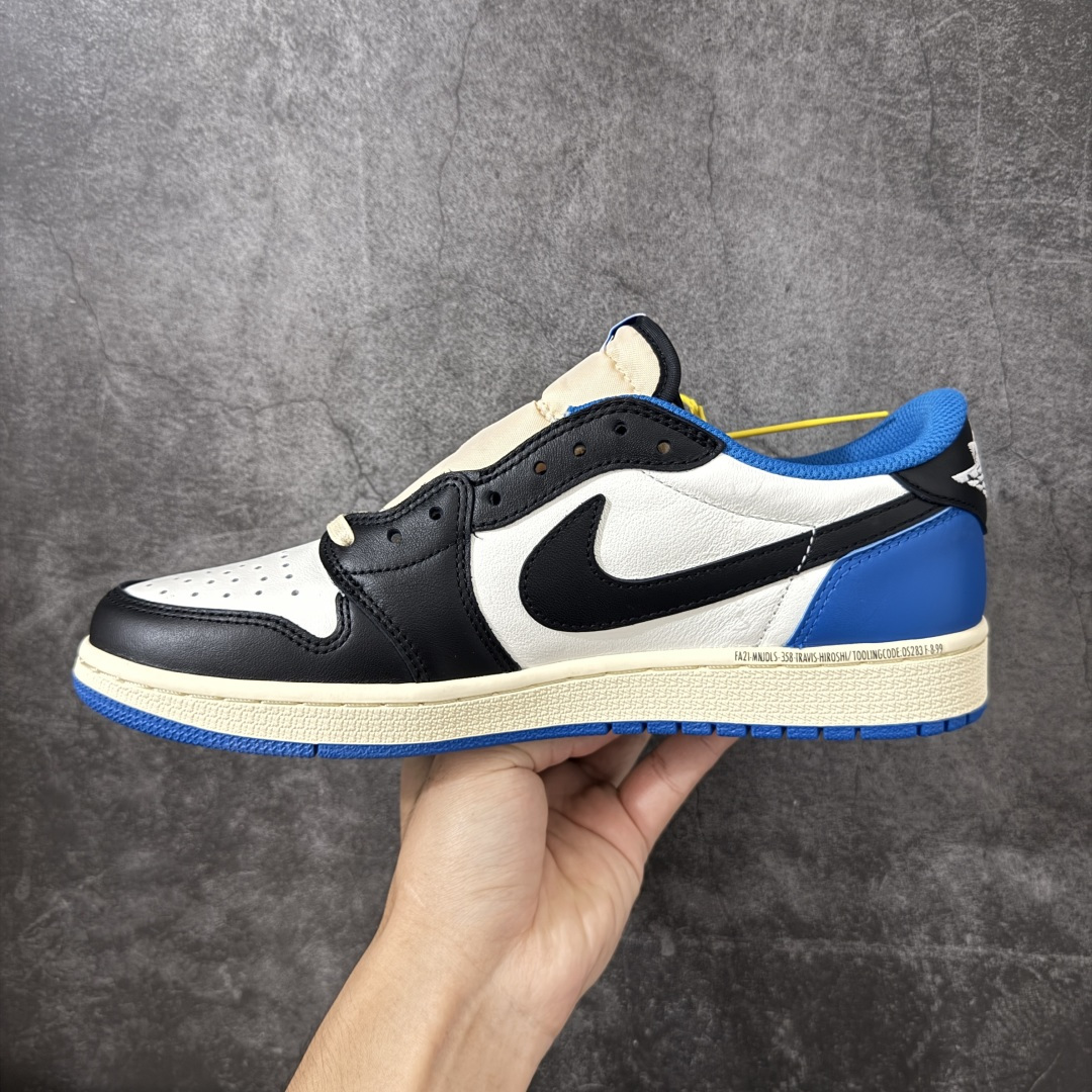 图片[2]-【GX2.0海外版】Travis Scott x Air Jordan AJ1 Low OG SP TS联名闪电倒钩低帮 DM7866-140 知名大厂出品 纯原第一梯队版本 产品品控稳定性领先行业 各方面均可对飙市面通货版 SZ原厂全套原楦原纸板冲刀磨具开发 原厂皮料加持 原厂港宝加持定型后跟R度完美 同源原厂电绣 鬼脸飞翼针数密度立体效果一致 百分百一致原鞋 原厂拉帮工艺 针距密度一致 后跟弧度收口自然不对折 极致一眼正品既视感 进口玻璃冲刀皮料裁剪零毛边 全鞋电脑针车工艺 品控清洁度最高QC检验标准 免检产品 原厂订购鞋盒、鞋标、防尘纸、鞋撑、鞋带 追求极致的原厂味道 尺码：36-48.5-选品中心