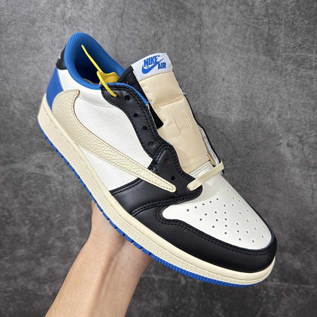 图片[3]-【GX2.0海外版】Travis Scott x Air Jordan AJ1 Low OG SP TS联名闪电倒钩低帮 DM7866-140 知名大厂出品 纯原第一梯队版本 产品品控稳定性领先行业 各方面均可对飙市面通货版 SZ原厂全套原楦原纸板冲刀磨具开发 原厂皮料加持 原厂港宝加持定型后跟R度完美 同源原厂电绣 鬼脸飞翼针数密度立体效果一致 百分百一致原鞋 原厂拉帮工艺 针距密度一致 后跟弧度收口自然不对折 极致一眼正品既视感 进口玻璃冲刀皮料裁剪零毛边 全鞋电脑针车工艺 品控清洁度最高QC检验标准 免检产品 原厂订购鞋盒、鞋标、防尘纸、鞋撑、鞋带 追求极致的原厂味道 尺码：36-48.5-选品中心