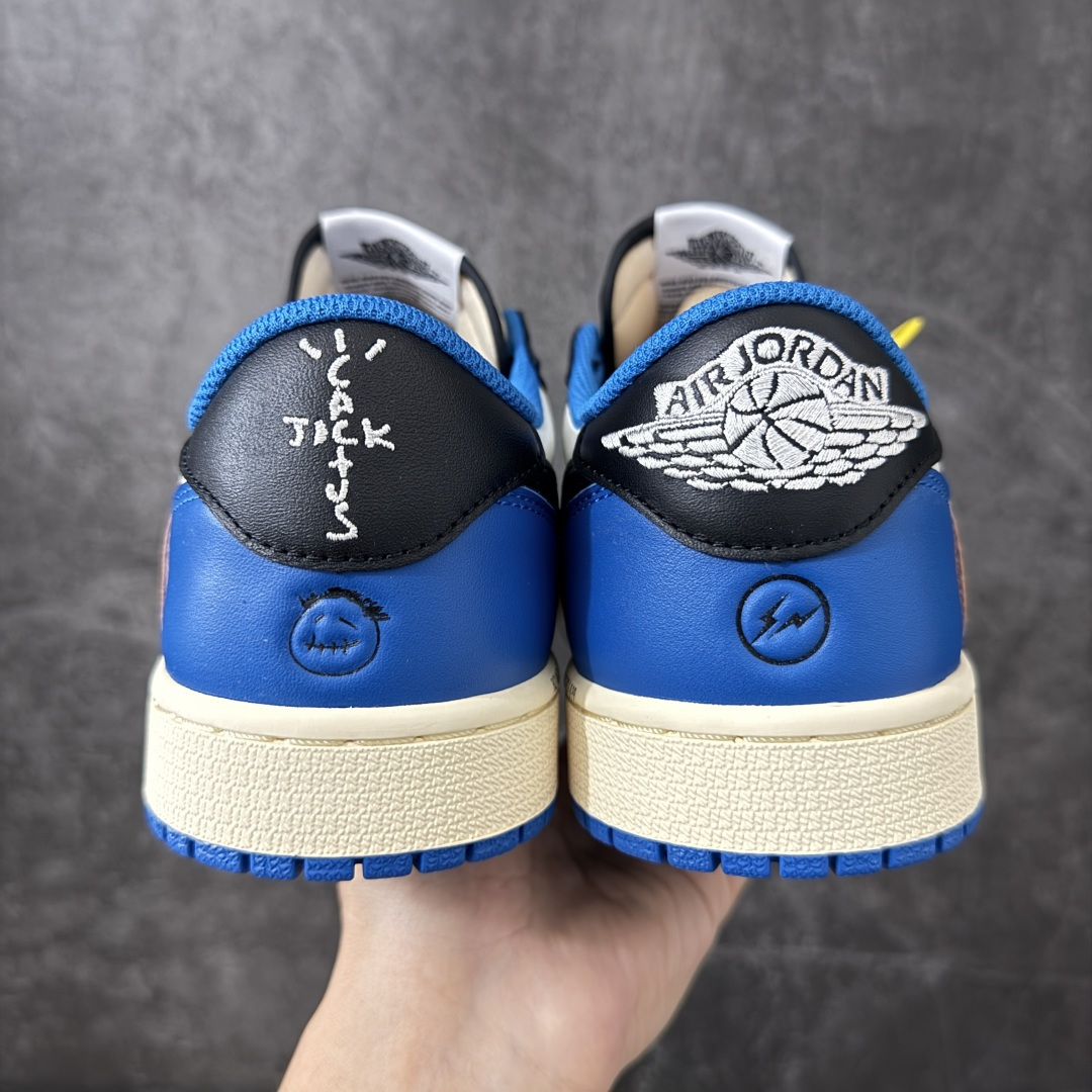 图片[4]-【GX2.0海外版】Travis Scott x Air Jordan AJ1 Low OG SP TS联名闪电倒钩低帮 DM7866-140 知名大厂出品 纯原第一梯队版本 产品品控稳定性领先行业 各方面均可对飙市面通货版 SZ原厂全套原楦原纸板冲刀磨具开发 原厂皮料加持 原厂港宝加持定型后跟R度完美 同源原厂电绣 鬼脸飞翼针数密度立体效果一致 百分百一致原鞋 原厂拉帮工艺 针距密度一致 后跟弧度收口自然不对折 极致一眼正品既视感 进口玻璃冲刀皮料裁剪零毛边 全鞋电脑针车工艺 品控清洁度最高QC检验标准 免检产品 原厂订购鞋盒、鞋标、防尘纸、鞋撑、鞋带 追求极致的原厂味道 尺码：36-48.5-选品中心