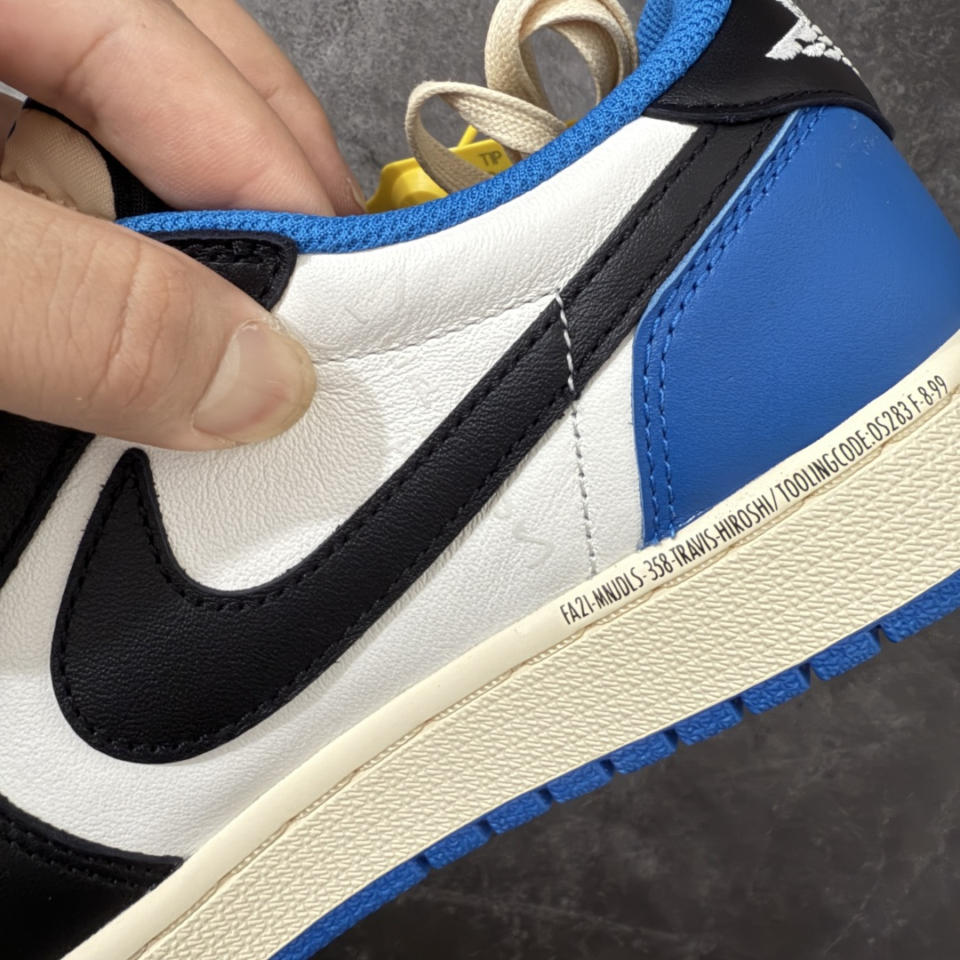图片[6]-【GX2.0海外版】Travis Scott x Air Jordan AJ1 Low OG SP TS联名闪电倒钩低帮 DM7866-140 知名大厂出品 纯原第一梯队版本 产品品控稳定性领先行业 各方面均可对飙市面通货版 SZ原厂全套原楦原纸板冲刀磨具开发 原厂皮料加持 原厂港宝加持定型后跟R度完美 同源原厂电绣 鬼脸飞翼针数密度立体效果一致 百分百一致原鞋 原厂拉帮工艺 针距密度一致 后跟弧度收口自然不对折 极致一眼正品既视感 进口玻璃冲刀皮料裁剪零毛边 全鞋电脑针车工艺 品控清洁度最高QC检验标准 免检产品 原厂订购鞋盒、鞋标、防尘纸、鞋撑、鞋带 追求极致的原厂味道 尺码：36-48.5-选品中心