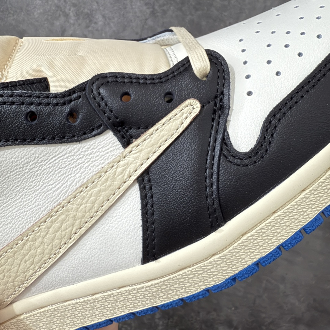 图片[4]-【GX2.0海外版】Travis Scott x Air Jordan AJ1 Low OG SP TS联名闪电倒钩低帮 DM7866-140 知名大厂出品 纯原第一梯队版本 产品品控稳定性领先行业 各方面均可对飙市面通货版 SZ原厂全套原楦原纸板冲刀磨具开发 原厂皮料加持 原厂港宝加持定型后跟R度完美 同源原厂电绣 鬼脸飞翼针数密度立体效果一致 百分百一致原鞋 原厂拉帮工艺 针距密度一致 后跟弧度收口自然不对折 极致一眼正品既视感 进口玻璃冲刀皮料裁剪零毛边 全鞋电脑针车工艺 品控清洁度最高QC检验标准 免检产品 原厂订购鞋盒、鞋标、防尘纸、鞋撑、鞋带 追求极致的原厂味道 尺码：36-48.5-选品中心