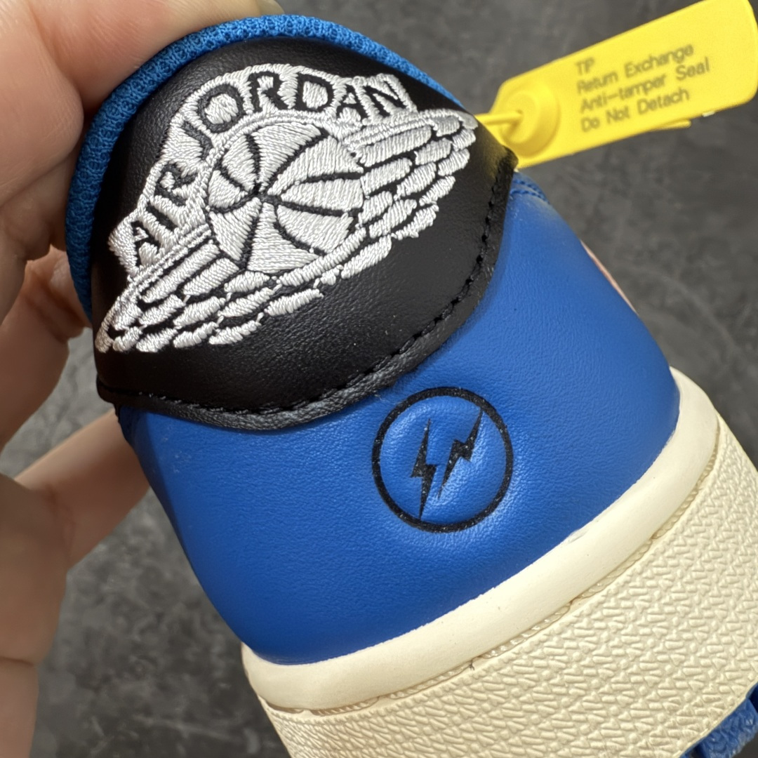 图片[2]-【GX2.0海外版】Travis Scott x Air Jordan AJ1 Low OG SP TS联名闪电倒钩低帮 DM7866-140 知名大厂出品 纯原第一梯队版本 产品品控稳定性领先行业 各方面均可对飙市面通货版 SZ原厂全套原楦原纸板冲刀磨具开发 原厂皮料加持 原厂港宝加持定型后跟R度完美 同源原厂电绣 鬼脸飞翼针数密度立体效果一致 百分百一致原鞋 原厂拉帮工艺 针距密度一致 后跟弧度收口自然不对折 极致一眼正品既视感 进口玻璃冲刀皮料裁剪零毛边 全鞋电脑针车工艺 品控清洁度最高QC检验标准 免检产品 原厂订购鞋盒、鞋标、防尘纸、鞋撑、鞋带 追求极致的原厂味道 尺码：36-48.5-选品中心