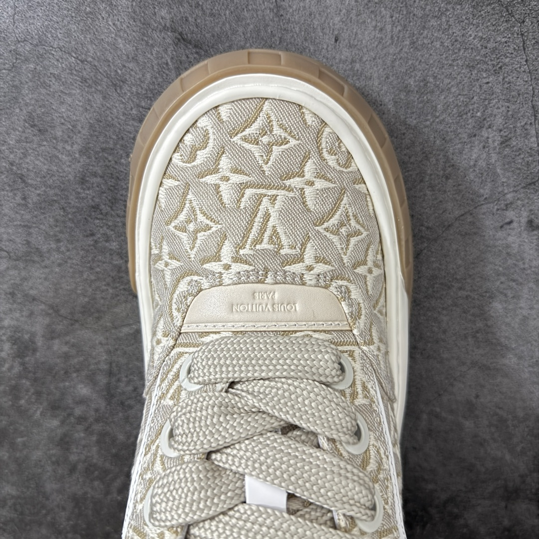 图片[3]-【HS顶级礼盒版】LV 路易威登LOUIS VUITTON Tilted Low Sneakers 倾斜系列低帮复古休闲运动文化百搭板鞋 2026早春款板鞋 饼干鞋 礼盒包装 私模开发大底 正确细节 原鞋原材料1：1打造 完美版型做工 欢迎对比市场任何品质的货品 广东原产 专业LV大厂出品 正确底 大底开发近半年 原楦型开发纸版 全鞋原材料打造 细节 针车 烫金 中底无可挑剔 包装说明书防尘布袋物件(附送官方快递加固牛皮纸外盒!!)# 尺码：39 40 41 42 43 44 45 46-选品中心