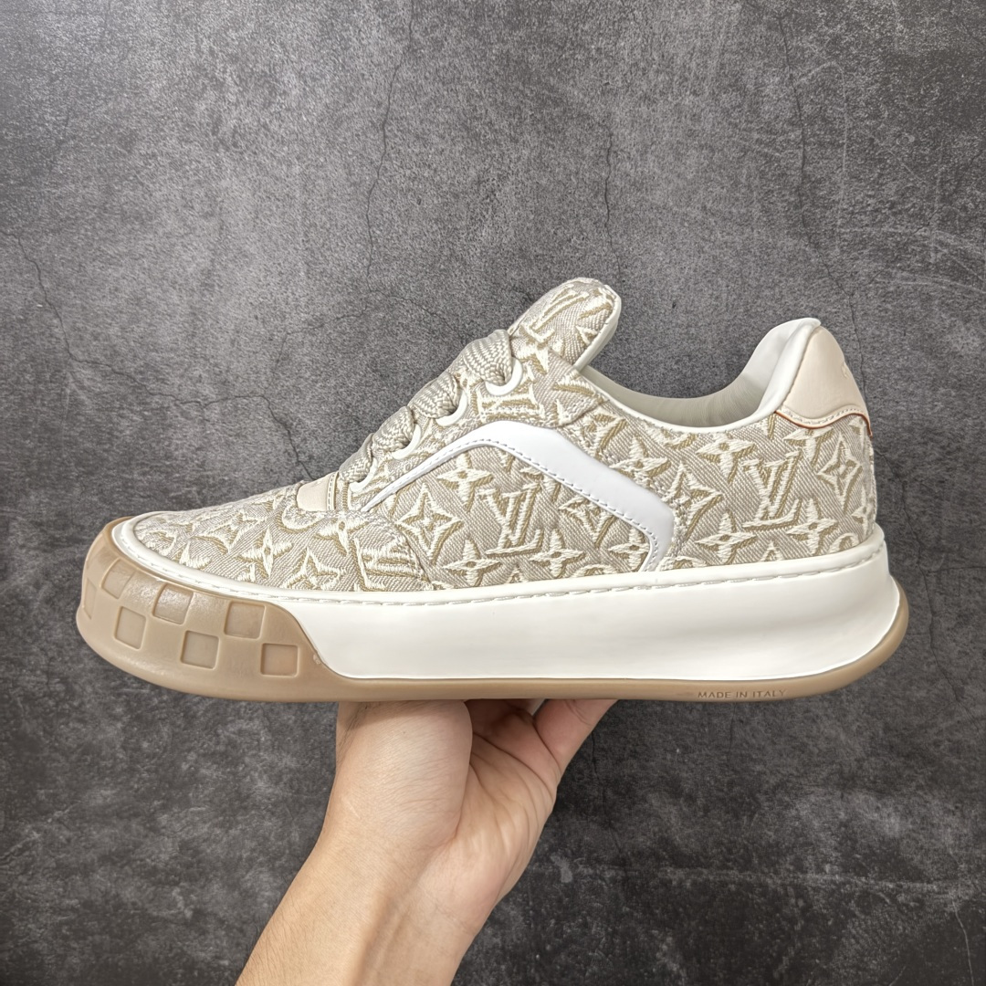 图片[2]-【HS顶级礼盒版】LV 路易威登LOUIS VUITTON Tilted Low Sneakers 倾斜系列低帮复古休闲运动文化百搭板鞋 2026早春款板鞋 饼干鞋 礼盒包装 私模开发大底 正确细节 原鞋原材料1：1打造 完美版型做工 欢迎对比市场任何品质的货品 广东原产 专业LV大厂出品 正确底 大底开发近半年 原楦型开发纸版 全鞋原材料打造 细节 针车 烫金 中底无可挑剔 包装说明书防尘布袋物件(附送官方快递加固牛皮纸外盒!!)# 尺码：39 40 41 42 43 44 45 46-选品中心