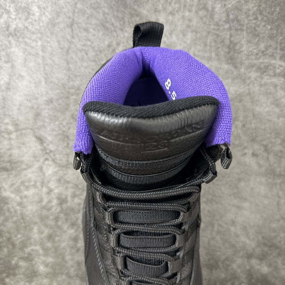 图片[8]-【外贸纯原】Air Jordan 10 OG \”Sacramento Kings\” 高帮 萨克拉门托黑紫 AJ10 乔丹10代 aj10 乔10 高邦 国王黑紫 乔丹篮球鞋系列 鞋身整体以黑色荔枝纹为主色调，搭配黑色框架覆盖层，鞋领内侧、中底边缘和外底都嵌了萨克拉门托紫，和萨克拉门托国王队经典配色遥相呼应。后跟的Jumpman Logo银色刺绣呈现，简约又亮眼；最后用的黑色鞋舌和黑色中底，让整双鞋显得沉稳；鞋舌上刻有立体Air Jordan 23字样，外底上硕大的Jumpmaan Logo辅以白色妆点，整双鞋子最大的特点是在鞋底，球鞋外底用文字记录了MJ自1985至1994十年间取得的成就和荣誉，所谓是充满纪念意义的一双球鞋。 货号：130209-051 尺码：40 40.5 41 42 42.5 43 44 44.5 45 46 47.5-选品中心