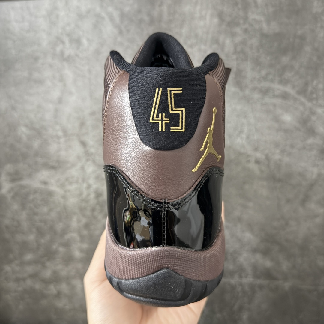 图片[4]-【外贸版】Air Jordan 11 Retro 黑棕黑咖啡 货号：CT8012-200   原楦原档案数据开模打造 原厂中底拉帮钢印 原厂漆皮 防冻不开裂 头层皮料 原装鞋撑 水晶大底正确色度色泽 原楦原数据刺绣 原厂车缝走线及对位 毫厘不差 飞人logo采用原数据电脑刺绣 原装正品碳纤维真实碳板 增强抗扭 原内标 原盒标 正确官方原盒 原厂防氧化水晶外底 原厂配套厂全掌solo气垫 尺码：40 40.5 41 42 42.5 43 44 44.5 45 46 47.5 48.5-选品中心