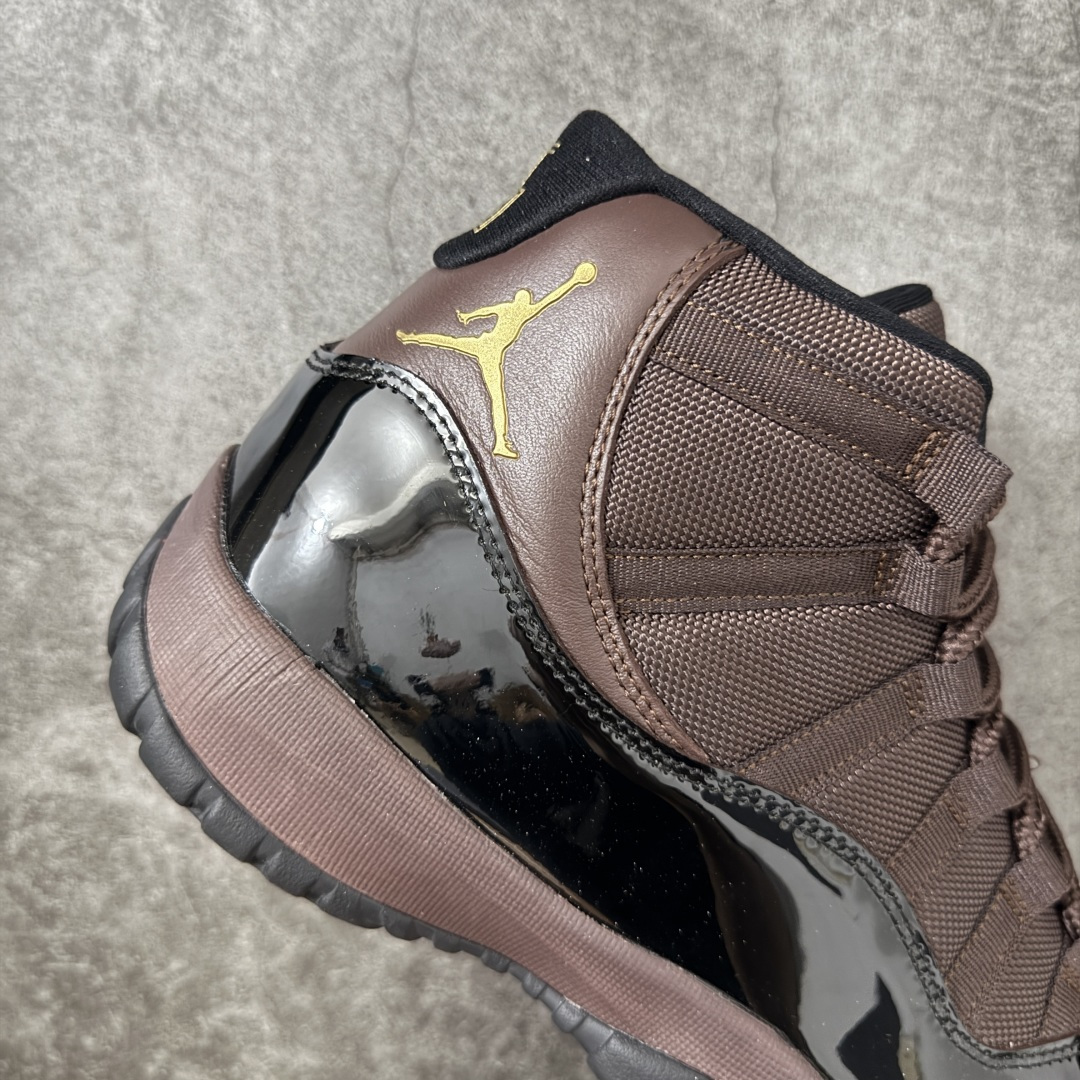 图片[7]-【外贸版】Air Jordan 11 Retro 黑棕黑咖啡 货号：CT8012-200   原楦原档案数据开模打造 原厂中底拉帮钢印 原厂漆皮 防冻不开裂 头层皮料 原装鞋撑 水晶大底正确色度色泽 原楦原数据刺绣 原厂车缝走线及对位 毫厘不差 飞人logo采用原数据电脑刺绣 原装正品碳纤维真实碳板 增强抗扭 原内标 原盒标 正确官方原盒 原厂防氧化水晶外底 原厂配套厂全掌solo气垫 尺码：40 40.5 41 42 42.5 43 44 44.5 45 46 47.5 48.5-选品中心