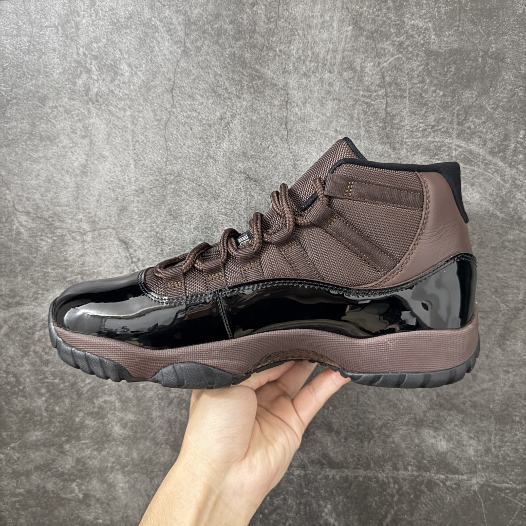 图片[2]-【外贸版】Air Jordan 11 Retro 黑棕黑咖啡 货号：CT8012-200   原楦原档案数据开模打造 原厂中底拉帮钢印 原厂漆皮 防冻不开裂 头层皮料 原装鞋撑 水晶大底正确色度色泽 原楦原数据刺绣 原厂车缝走线及对位 毫厘不差 飞人logo采用原数据电脑刺绣 原装正品碳纤维真实碳板 增强抗扭 原内标 原盒标 正确官方原盒 原厂防氧化水晶外底 原厂配套厂全掌solo气垫 尺码：40 40.5 41 42 42.5 43 44 44.5 45 46 47.5 48.5-选品中心