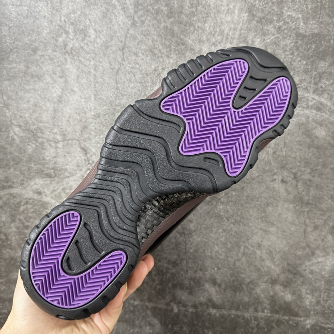 图片[9]-【外贸版】Air Jordan 11 Retro 黑棕黑咖啡 货号：CT8012-200   原楦原档案数据开模打造 原厂中底拉帮钢印 原厂漆皮 防冻不开裂 头层皮料 原装鞋撑 水晶大底正确色度色泽 原楦原数据刺绣 原厂车缝走线及对位 毫厘不差 飞人logo采用原数据电脑刺绣 原装正品碳纤维真实碳板 增强抗扭 原内标 原盒标 正确官方原盒 原厂防氧化水晶外底 原厂配套厂全掌solo气垫 尺码：40 40.5 41 42 42.5 43 44 44.5 45 46 47.5 48.5-选品中心
