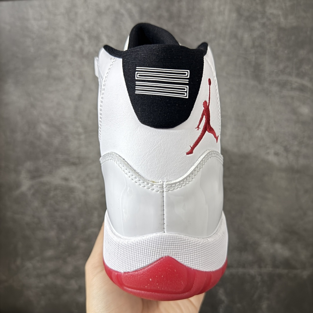 图片[4]-【外贸版】Air Jordan 11 Retro 白红 货号：CT8012-160   原楦原档案数据开模打造 原厂中底拉帮钢印 原厂漆皮 防冻不开裂 头层皮料 原装鞋撑 水晶大底正确色度色泽 原楦原数据刺绣 原厂车缝走线及对位 毫厘不差 飞人logo采用原数据电脑刺绣 原装正品碳纤维真实碳板 增强抗扭 原内标 原盒标 正确官方原盒 原厂防氧化水晶外底 原厂配套厂全掌solo气垫 尺码：40 40.5 41 42 42.5 43 44 44.5 45 46 47.5 48.5-选品中心