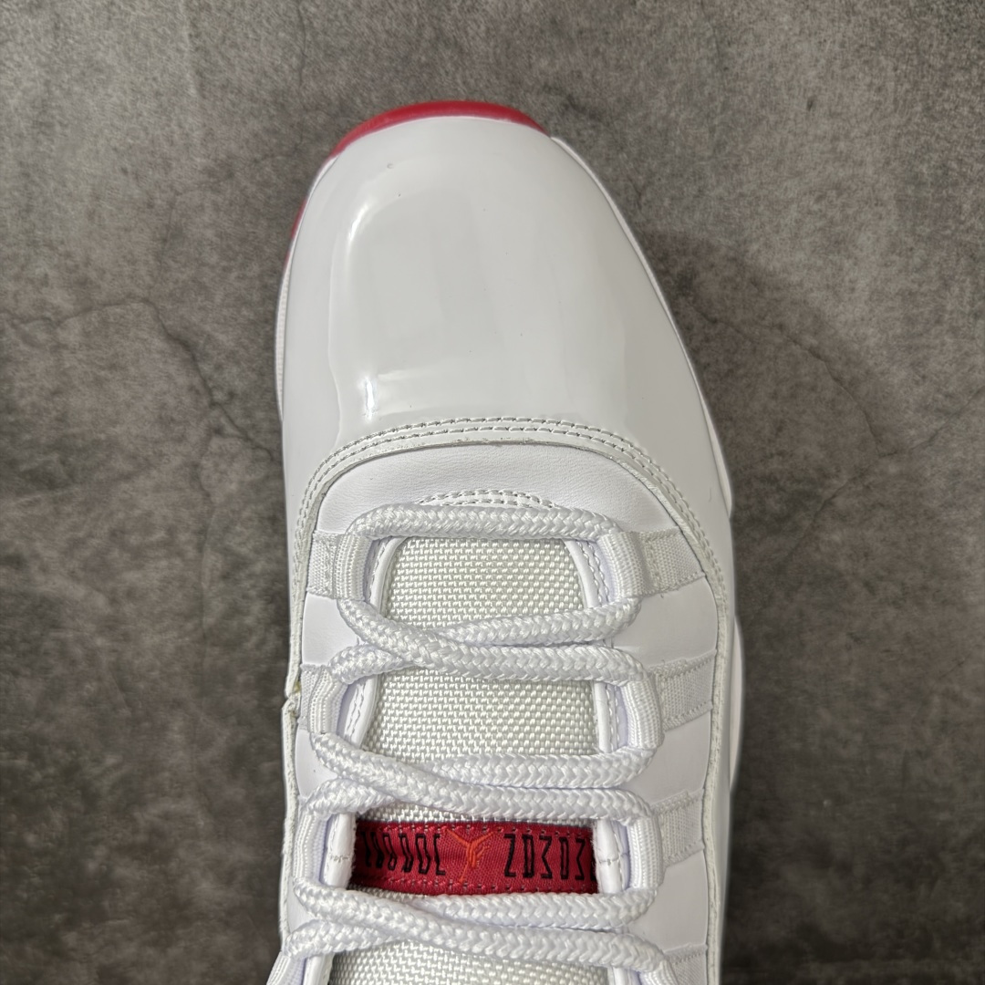 图片[5]-【外贸版】Air Jordan 11 Retro 白红 货号：CT8012-160   原楦原档案数据开模打造 原厂中底拉帮钢印 原厂漆皮 防冻不开裂 头层皮料 原装鞋撑 水晶大底正确色度色泽 原楦原数据刺绣 原厂车缝走线及对位 毫厘不差 飞人logo采用原数据电脑刺绣 原装正品碳纤维真实碳板 增强抗扭 原内标 原盒标 正确官方原盒 原厂防氧化水晶外底 原厂配套厂全掌solo气垫 尺码：40 40.5 41 42 42.5 43 44 44.5 45 46 47.5 48.5-选品中心