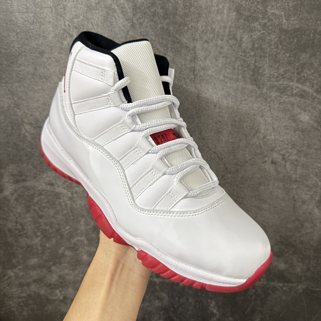 图片[3]-【外贸版】Air Jordan 11 Retro 白红 货号：CT8012-160   原楦原档案数据开模打造 原厂中底拉帮钢印 原厂漆皮 防冻不开裂 头层皮料 原装鞋撑 水晶大底正确色度色泽 原楦原数据刺绣 原厂车缝走线及对位 毫厘不差 飞人logo采用原数据电脑刺绣 原装正品碳纤维真实碳板 增强抗扭 原内标 原盒标 正确官方原盒 原厂防氧化水晶外底 原厂配套厂全掌solo气垫 尺码：40 40.5 41 42 42.5 43 44 44.5 45 46 47.5 48.5-选品中心