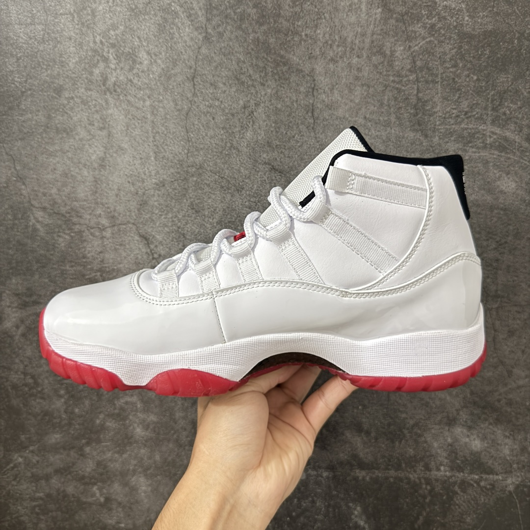 图片[2]-【外贸版】Air Jordan 11 Retro 白红 货号：CT8012-160   原楦原档案数据开模打造 原厂中底拉帮钢印 原厂漆皮 防冻不开裂 头层皮料 原装鞋撑 水晶大底正确色度色泽 原楦原数据刺绣 原厂车缝走线及对位 毫厘不差 飞人logo采用原数据电脑刺绣 原装正品碳纤维真实碳板 增强抗扭 原内标 原盒标 正确官方原盒 原厂防氧化水晶外底 原厂配套厂全掌solo气垫 尺码：40 40.5 41 42 42.5 43 44 44.5 45 46 47.5 48.5-选品中心