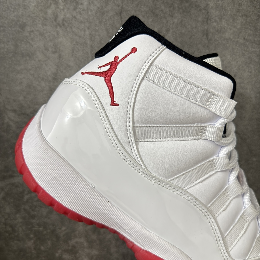 图片[7]-【外贸版】Air Jordan 11 Retro 白红 货号：CT8012-160   原楦原档案数据开模打造 原厂中底拉帮钢印 原厂漆皮 防冻不开裂 头层皮料 原装鞋撑 水晶大底正确色度色泽 原楦原数据刺绣 原厂车缝走线及对位 毫厘不差 飞人logo采用原数据电脑刺绣 原装正品碳纤维真实碳板 增强抗扭 原内标 原盒标 正确官方原盒 原厂防氧化水晶外底 原厂配套厂全掌solo气垫 尺码：40 40.5 41 42 42.5 43 44 44.5 45 46 47.5 48.5-选品中心