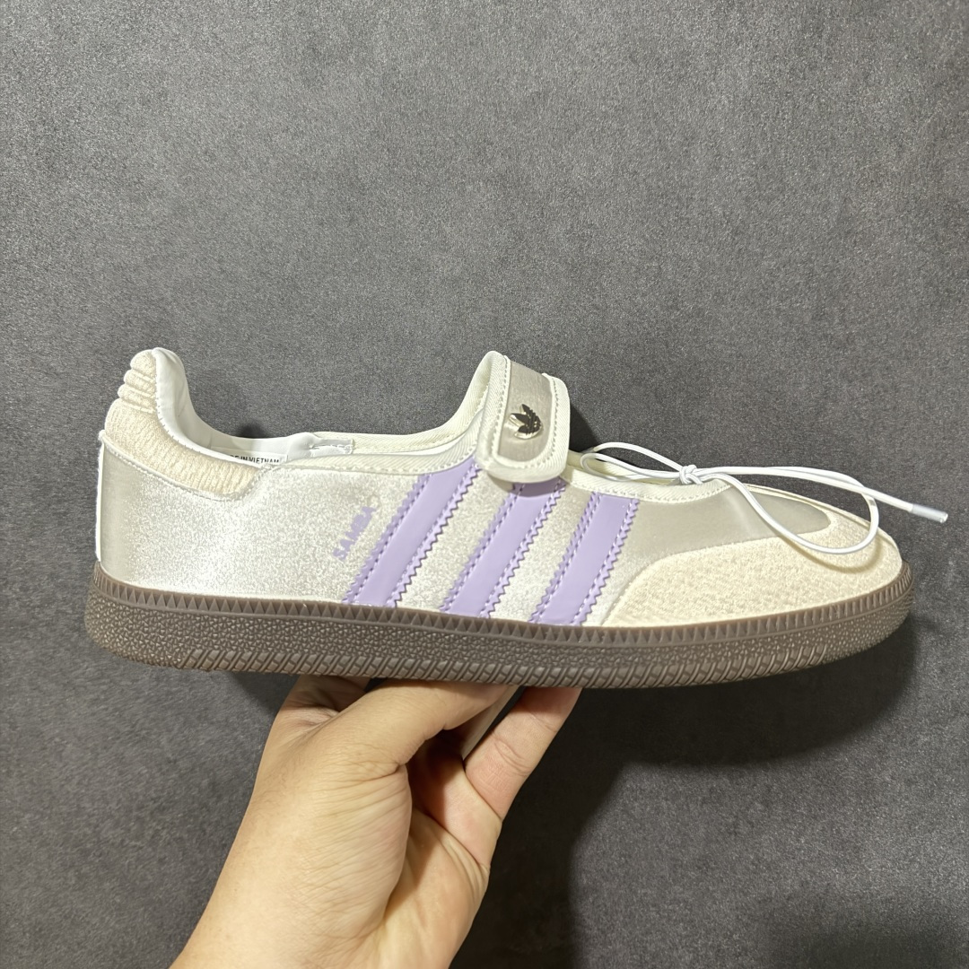 【公司级】Adidas三叶草SAMBA Jane W 玛丽珍鞋 该鞋款鞋面采用多种材料拼接(缝/车线) Superstar系列又备受众多滑板爱好者的青睐 这款Superstar经典鞋 沿用50年来的贝壳鞋头样式 继往开来 采用皮革鞋面和浑厚全包大底设计 烫金徽标伴你在滑板上留下“流星”般绚丽的轨迹 货号: LB8627 尺码: 35.5 36 36.5 37.5 38 38.5 39 40 40.5 41 42-选品中心