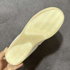 adidas × Bad Bunny Badbo 1.0 经典百搭 中帮 篮球鞋 Bad Bunny联名款篮球鞋,中帮设 adidas × Bad Bunny Badbo 1.0 经典百搭 中帮 篮球鞋 Bad Bunny联名款篮球鞋,中帮设