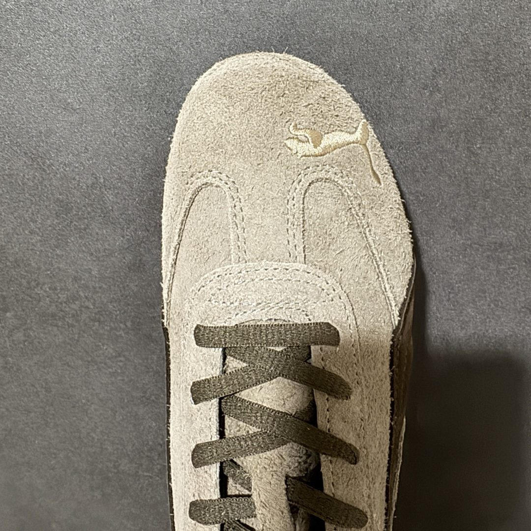 图片[5]-【公司级】Puma Speedcet OG 彪马低帮复古运动休闲赛车跑鞋 以趣味十足又前卫复古的设计引领潮流，将赛道精神融入街头时尚，开启前卫竞速之旅。融入经典配色，主打前卫复古风。鞋款的鞋侧以复古的流线造型，缀以经典Logo，巧妙吸睛；麂皮+网眼融合舒适鞋面，赋予了独特的个性美学，演绎赛车的无尽能量。 货号：406828-01 尺码：35.5-45-选品中心