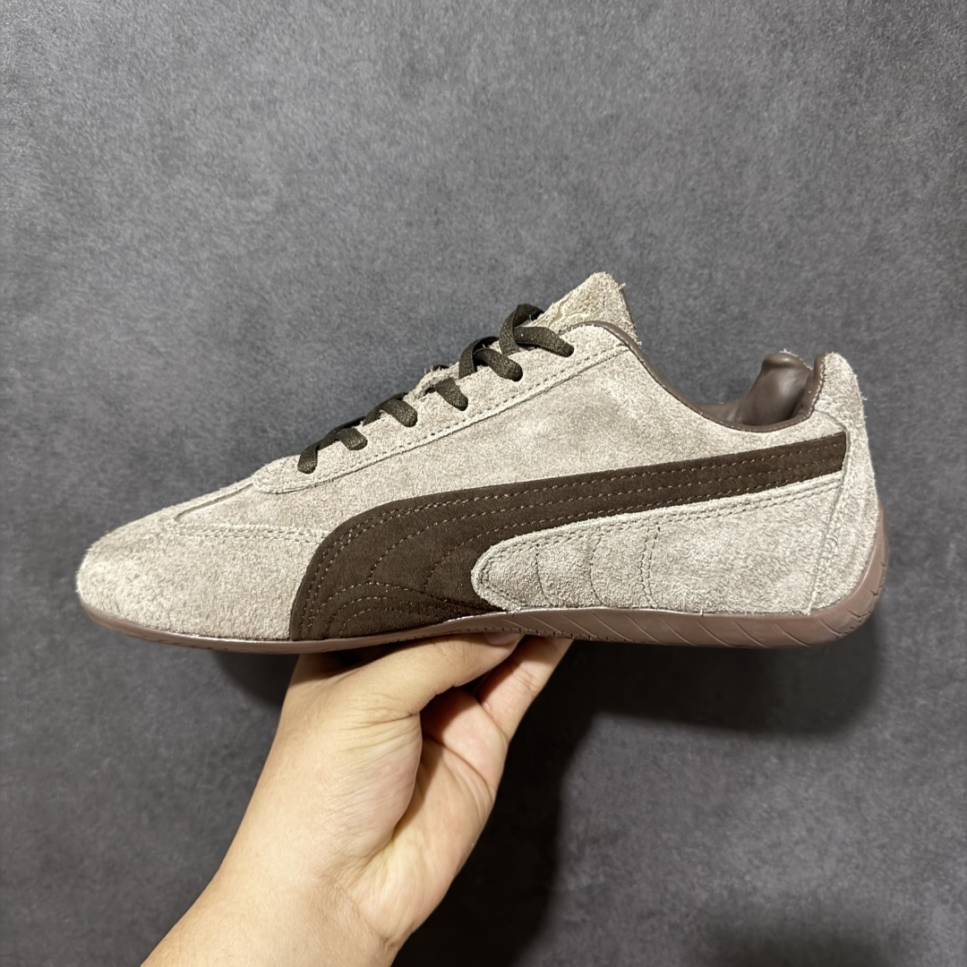 图片[2]-【公司级】Puma Speedcet OG 彪马低帮复古运动休闲赛车跑鞋 以趣味十足又前卫复古的设计引领潮流，将赛道精神融入街头时尚，开启前卫竞速之旅。融入经典配色，主打前卫复古风。鞋款的鞋侧以复古的流线造型，缀以经典Logo，巧妙吸睛；麂皮+网眼融合舒适鞋面，赋予了独特的个性美学，演绎赛车的无尽能量。 货号：406828-01 尺码：35.5-45-选品中心