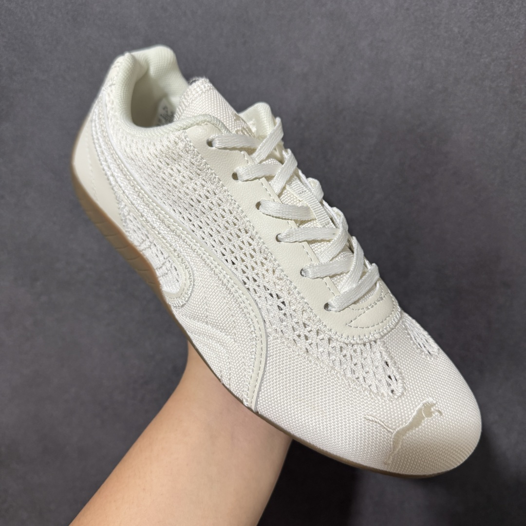 图片[3]-【公司级】Puma Speedcet OG 彪马低帮复古运动休闲赛车跑鞋 以趣味十足又前卫复古的设计引领潮流，将赛道精神融入街头时尚，开启前卫竞速之旅。融入经典配色，主打前卫复古风。鞋款的鞋侧以复古的流线造型，缀以经典Logo，巧妙吸睛；麂皮+网眼融合舒适鞋面，赋予了独特的个性美学，演绎赛车的无尽能量。 货号：408858-01 尺码：35.5-45-选品中心