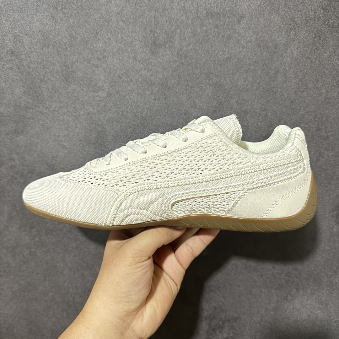 图片[2]-【公司级】Puma Speedcet OG 彪马低帮复古运动休闲赛车跑鞋 以趣味十足又前卫复古的设计引领潮流，将赛道精神融入街头时尚，开启前卫竞速之旅。融入经典配色，主打前卫复古风。鞋款的鞋侧以复古的流线造型，缀以经典Logo，巧妙吸睛；麂皮+网眼融合舒适鞋面，赋予了独特的个性美学，演绎赛车的无尽能量。 货号：408858-01 尺码：35.5-45-选品中心
