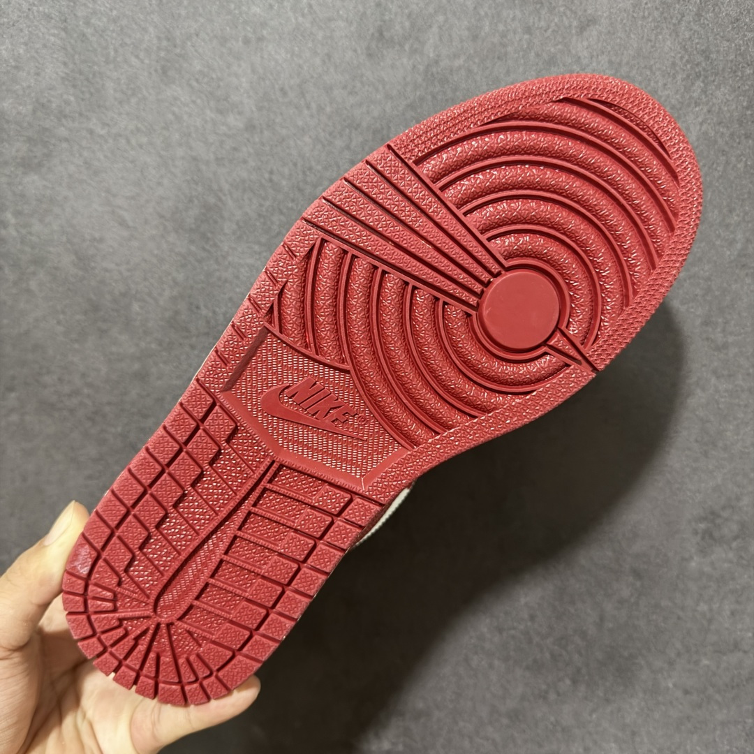 图片[9]-【公司级】劳斯莱斯R版 红白闪钻 经典炸街 AIR JORDAN 1，经典芝加哥红白撞色融合满钻工艺，鞋身红钻亮眼吸睛、后跟黑钻低调高级，米白皮革中和华丽感，搭配轻奢R字母金属吊饰提升精致度，低帮版型不束缚脚踝，内置软弹中底久走不累，防滑红纹橡胶外底抓地力出众，男女同款适配牛仔、运动穿搭，兼顾复古情怀与奢华潮流，日常、约会穿都极具辨识度， 货号：DC0774-160 尺码：36 36.5 37.5 38 38.5 39 40 40.5 41 42 42.5 43 44 44.5 45-选品中心