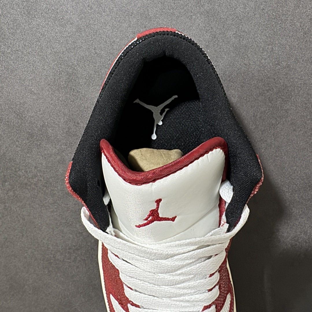 图片[6]-【公司级】劳斯莱斯R版 红白闪钻 经典炸街 AIR JORDAN 1，经典芝加哥红白撞色融合满钻工艺，鞋身红钻亮眼吸睛、后跟黑钻低调高级，米白皮革中和华丽感，搭配轻奢R字母金属吊饰提升精致度，低帮版型不束缚脚踝，内置软弹中底久走不累，防滑红纹橡胶外底抓地力出众，男女同款适配牛仔、运动穿搭，兼顾复古情怀与奢华潮流，日常、约会穿都极具辨识度， 货号：DC0774-160 尺码：36 36.5 37.5 38 38.5 39 40 40.5 41 42 42.5 43 44 44.5 45-选品中心