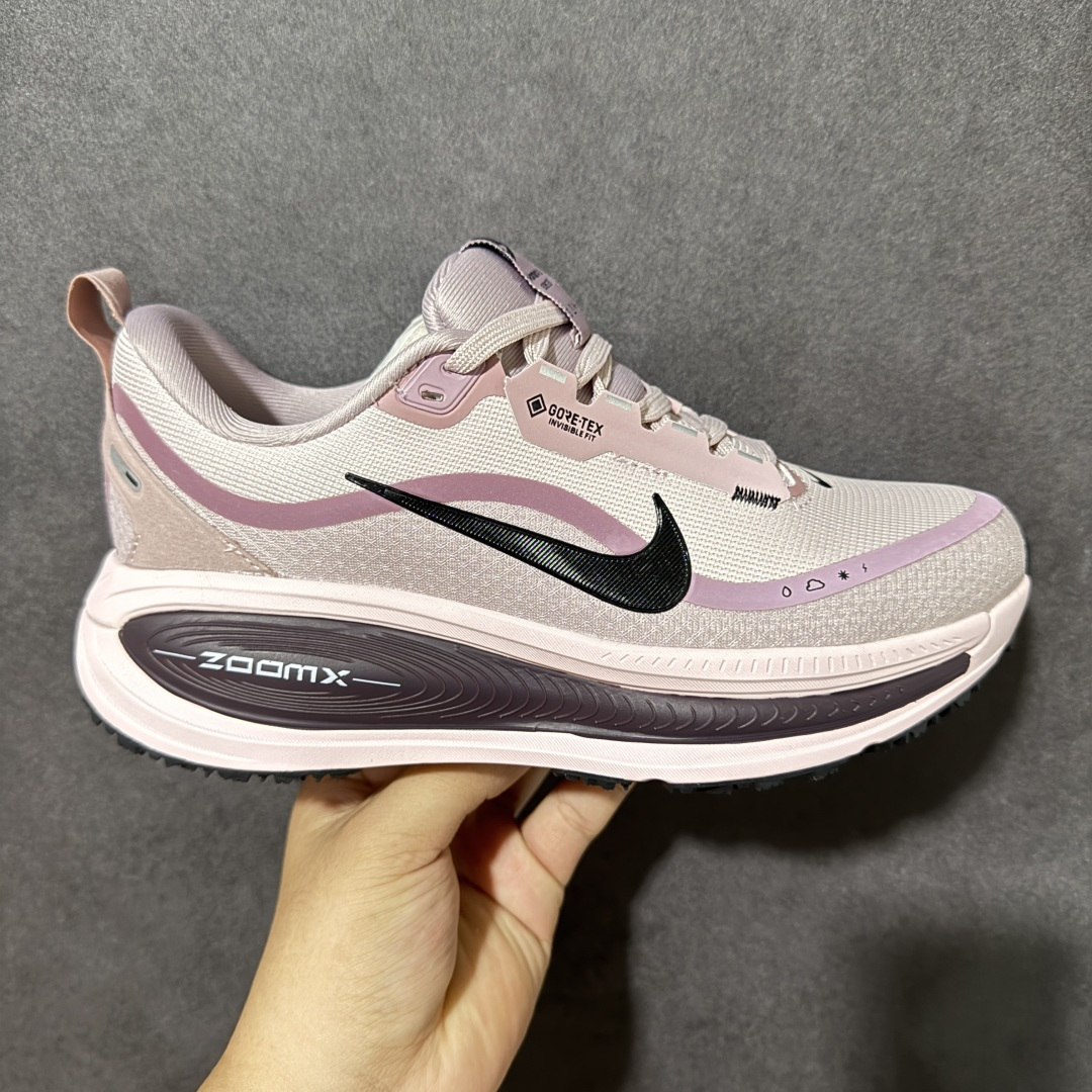 【公司级】Nike Vomero 18 GTX 耐克 舒适减震防滑 低帮跑步鞋 全掌ReactX泡绵中底 前掌和后跟还配备了Air Zoom气垫单元 据说跑起来更快更舒适哦 这次最大的升级点 首次引入了ReactX泡绵 货号:HQE98-014 尺码:35-42带半码-选品中心