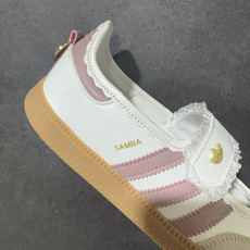 Adidas三叶草SAMBA Jane W 玛丽珍鞋该鞋款鞋面采用多种材料拼接(缝/车线)Superst Adidas三叶草SAMBA Jane W 玛丽珍鞋该鞋款鞋面采用多种材料拼接(缝/车线)Superst