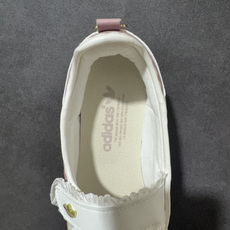 Adidas三叶草SAMBA Jane W 玛丽珍鞋该鞋款鞋面采用多种材料拼接(缝/车线)Superst Adidas三叶草SAMBA Jane W 玛丽珍鞋该鞋款鞋面采用多种材料拼接(缝/车线)Superst