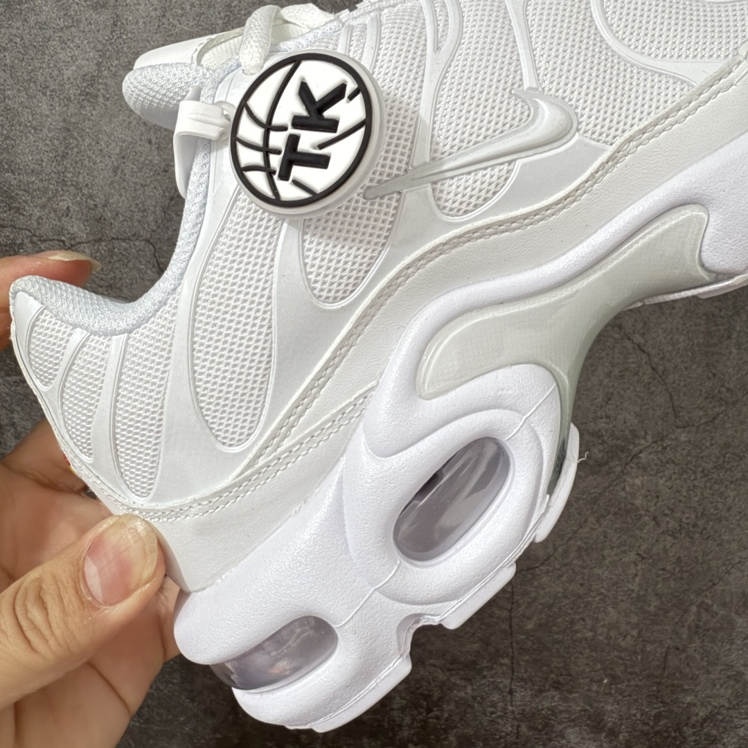 图片[3]-【TK纯原版】Nike Air Max Plus TN气垫系列跑鞋 DM2362-100 全新一比一高端版本 真正的市场T1品质 更多配色陆续出货 真正的用心研发 一点一点抠出来的 品质 品控细节 随便闭眼对比市场任何版本 全套原纸板楦头开发 完美呈现版型 工艺流程均与原鞋保持一致 Turned Air 中底缓震技术 鞋面弧度与大底弧度一致 鞋头正确TPU材质 鞋面高频TPU材质1.0厚度 原鞋一致层次感 超越公司货的品控标准 多道QC质检 货号： 尺码：36 36.5 37.5 38 38.5 39 40 40.5 41 42 42.5 43 44 44.5 45 46-选品中心