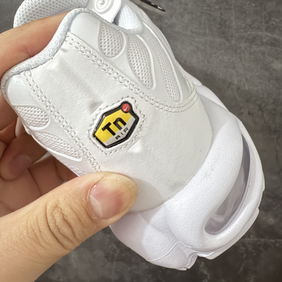图片[2]-【TK纯原版】Nike Air Max Plus TN气垫系列跑鞋 DM2362-100 全新一比一高端版本 真正的市场T1品质 更多配色陆续出货 真正的用心研发 一点一点抠出来的 品质 品控细节 随便闭眼对比市场任何版本 全套原纸板楦头开发 完美呈现版型 工艺流程均与原鞋保持一致 Turned Air 中底缓震技术 鞋面弧度与大底弧度一致 鞋头正确TPU材质 鞋面高频TPU材质1.0厚度 原鞋一致层次感 超越公司货的品控标准 多道QC质检 货号： 尺码：36 36.5 37.5 38 38.5 39 40 40.5 41 42 42.5 43 44 44.5 45 46-选品中心