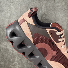 KITH x ON 昂跑联名 Cloudswift K-Tech 1 系列 3MG 低帮休闲跑步鞋大厂出 KITH x ON 昂跑联名 Cloudswift K-Tech 1 系列 3MG 低帮休闲跑步鞋大厂出