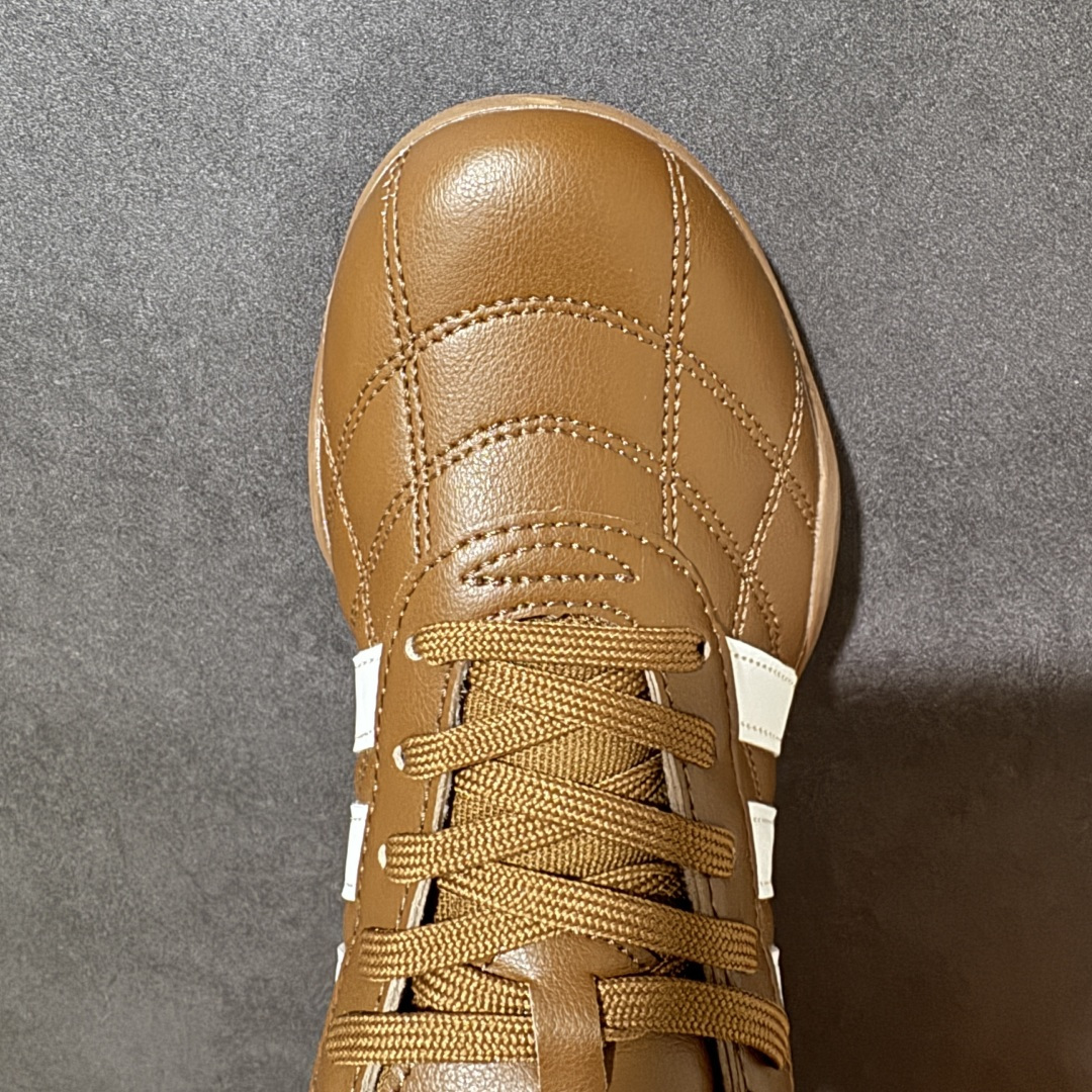 Adidas Adipista Trainers 防滑耐磨休闲鞋货号 ：HQ9130尺码：36 36.5