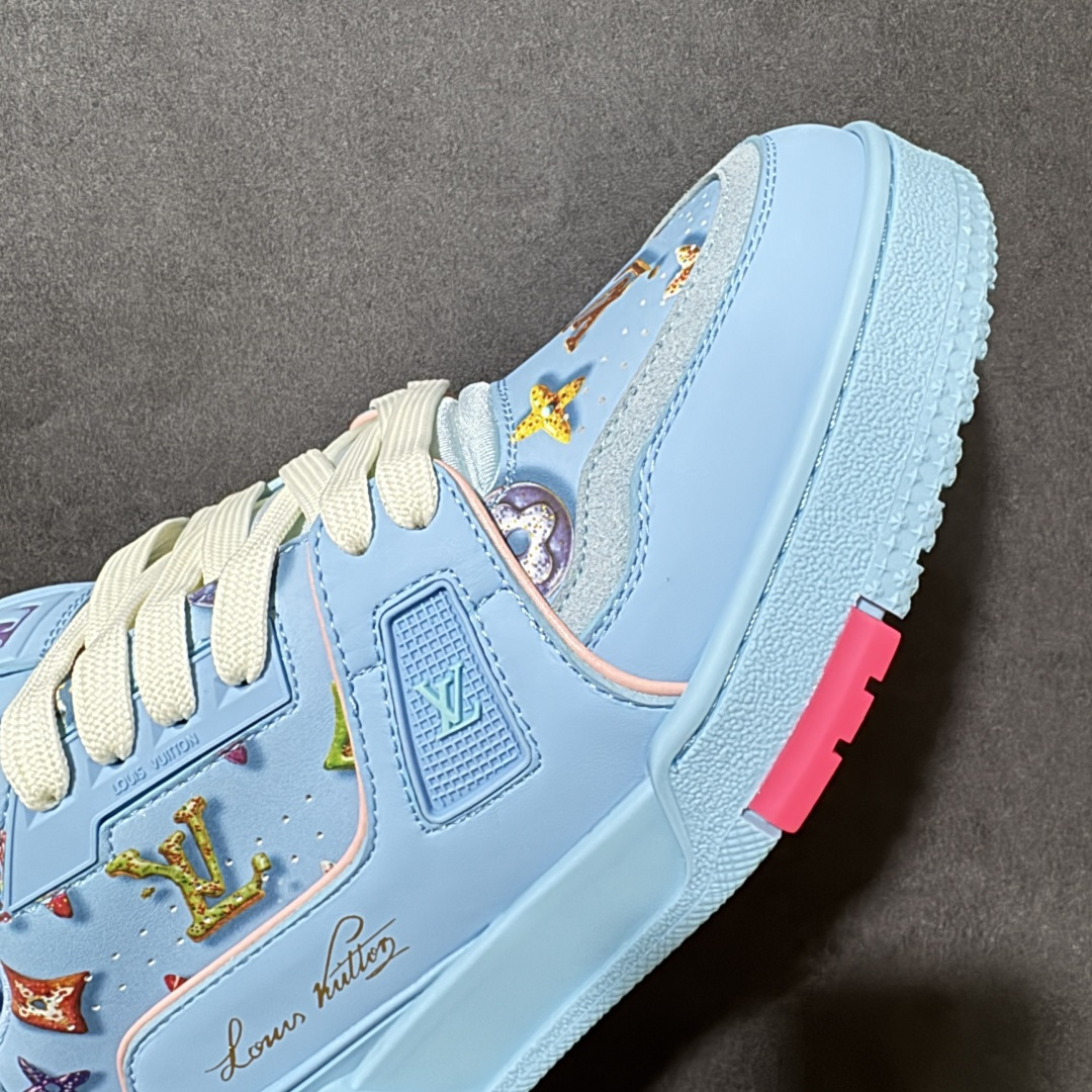 图片[8]-【性价比礼盒版】Louis Vuitton LV Trainer系列高奢运动鞋潮人必备单品 同步ZP官网空胶工艺 挂饰均镶嵌NFC芯片感应装置 正确胶片断点式设计 中底正确还原原版油印字母比例 1：1原楦格板、楦头、刀磨全新升级！ 独家订制顶级压纹麂皮 原版开模TPU大底 质感原版一致 垫脚聚米微料加透气英伦网布 细节完美呈现！ 尺码：35-47-选品中心
