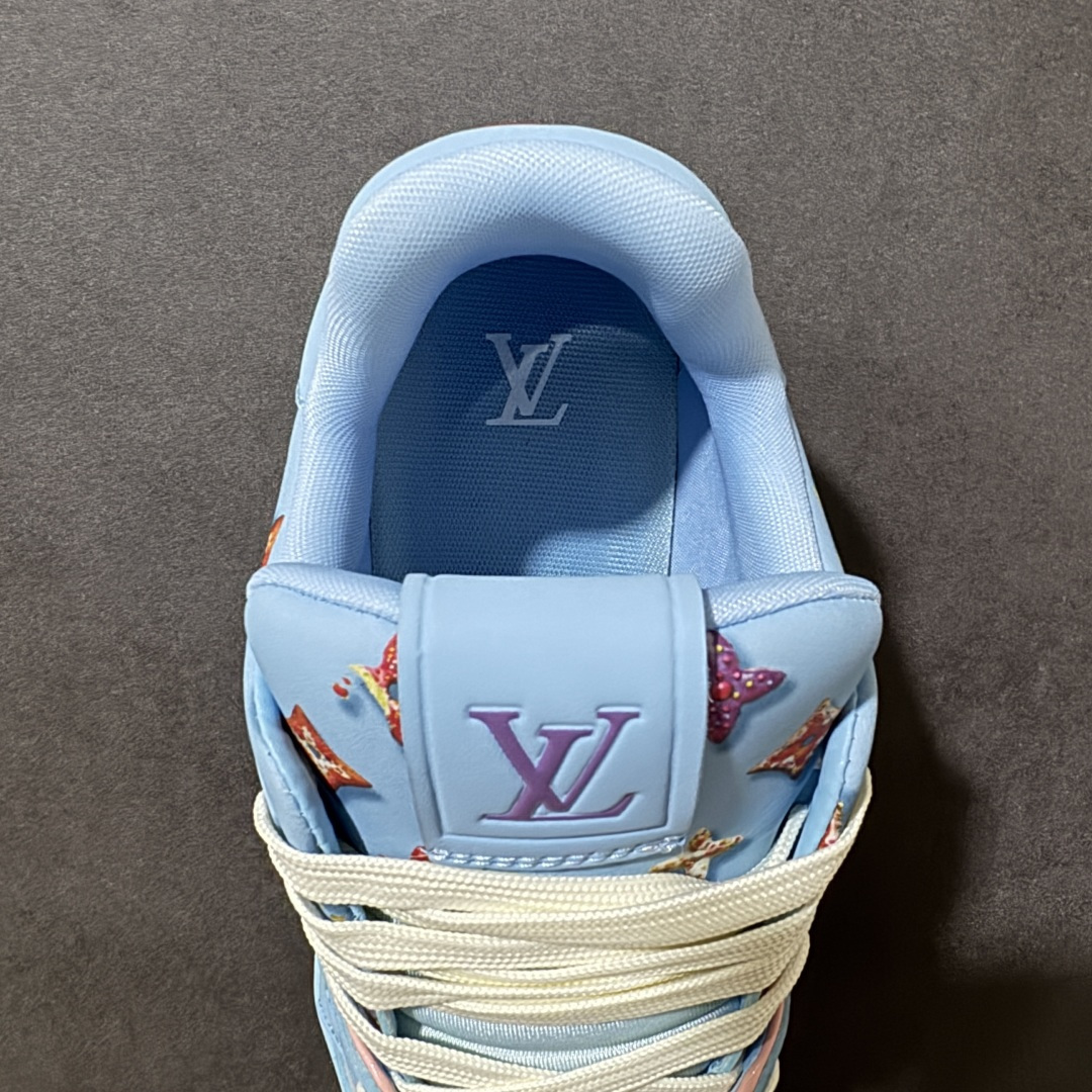 图片[6]-【性价比礼盒版】Louis Vuitton LV Trainer系列高奢运动鞋潮人必备单品 同步ZP官网空胶工艺 挂饰均镶嵌NFC芯片感应装置 正确胶片断点式设计 中底正确还原原版油印字母比例 1：1原楦格板、楦头、刀磨全新升级！ 独家订制顶级压纹麂皮 原版开模TPU大底 质感原版一致 垫脚聚米微料加透气英伦网布 细节完美呈现！ 尺码：35-47-选品中心
