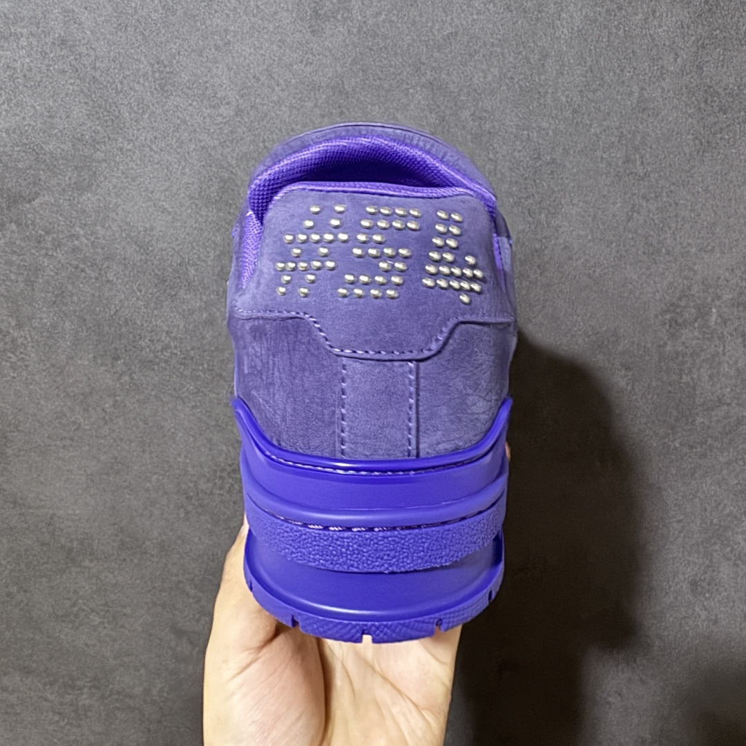图片[4]-【性价比礼盒版】Louis Vuitton LV Trainer系列高奢运动鞋潮人必备单品 同步ZP官网空胶工艺 挂饰均镶嵌NFC芯片感应装置 正确胶片断点式设计 中底正确还原原版油印字母比例 1：1原楦格板、楦头、刀磨全新升级！ 独家订制顶级压纹麂皮 原版开模TPU大底 质感原版一致 垫脚聚米微料加透气英伦网布 细节完美呈现！ 尺码：35-47-选品中心