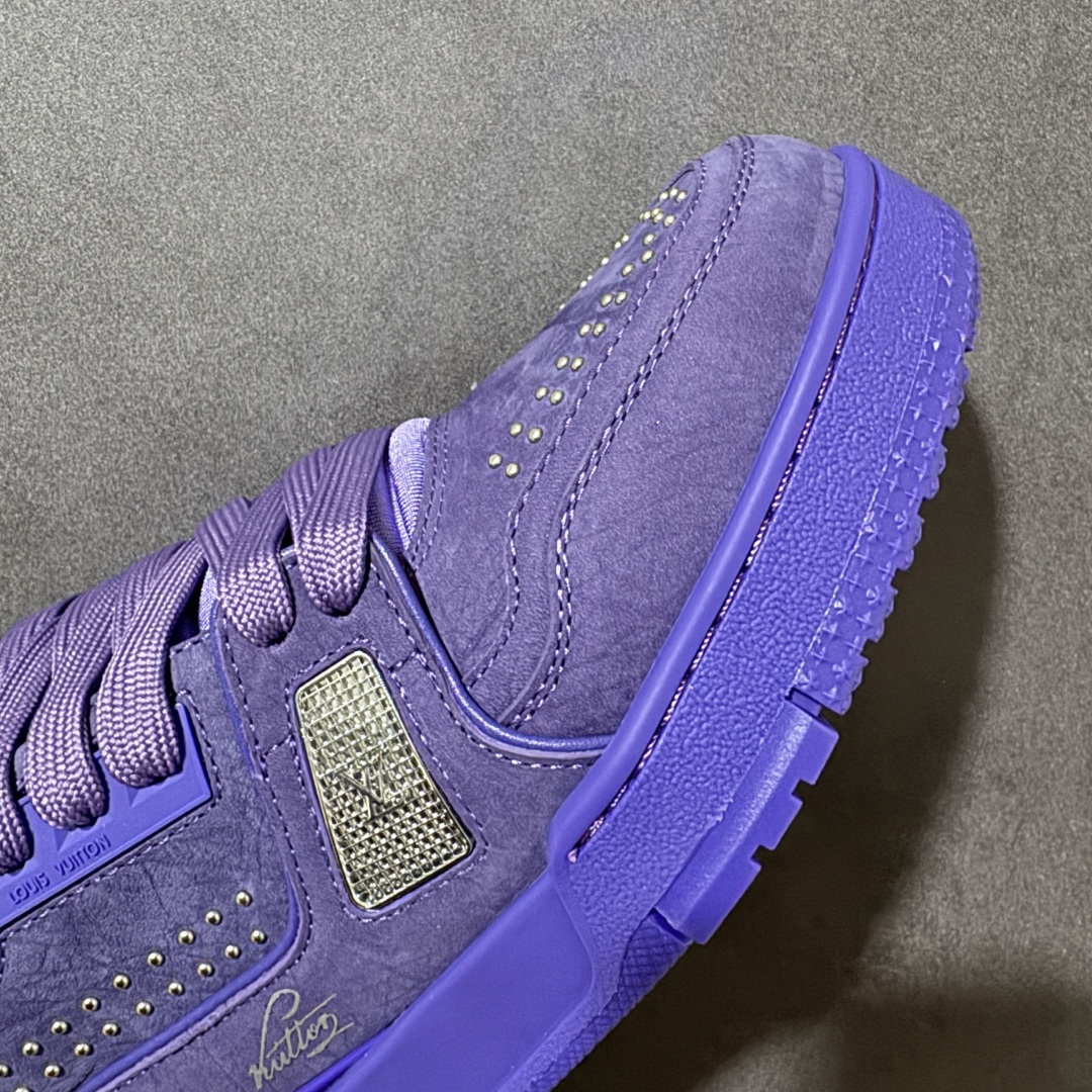 图片[8]-【性价比礼盒版】Louis Vuitton LV Trainer系列高奢运动鞋潮人必备单品 同步ZP官网空胶工艺 挂饰均镶嵌NFC芯片感应装置 正确胶片断点式设计 中底正确还原原版油印字母比例 1：1原楦格板、楦头、刀磨全新升级！ 独家订制顶级压纹麂皮 原版开模TPU大底 质感原版一致 垫脚聚米微料加透气英伦网布 细节完美呈现！ 尺码：35-47-选品中心