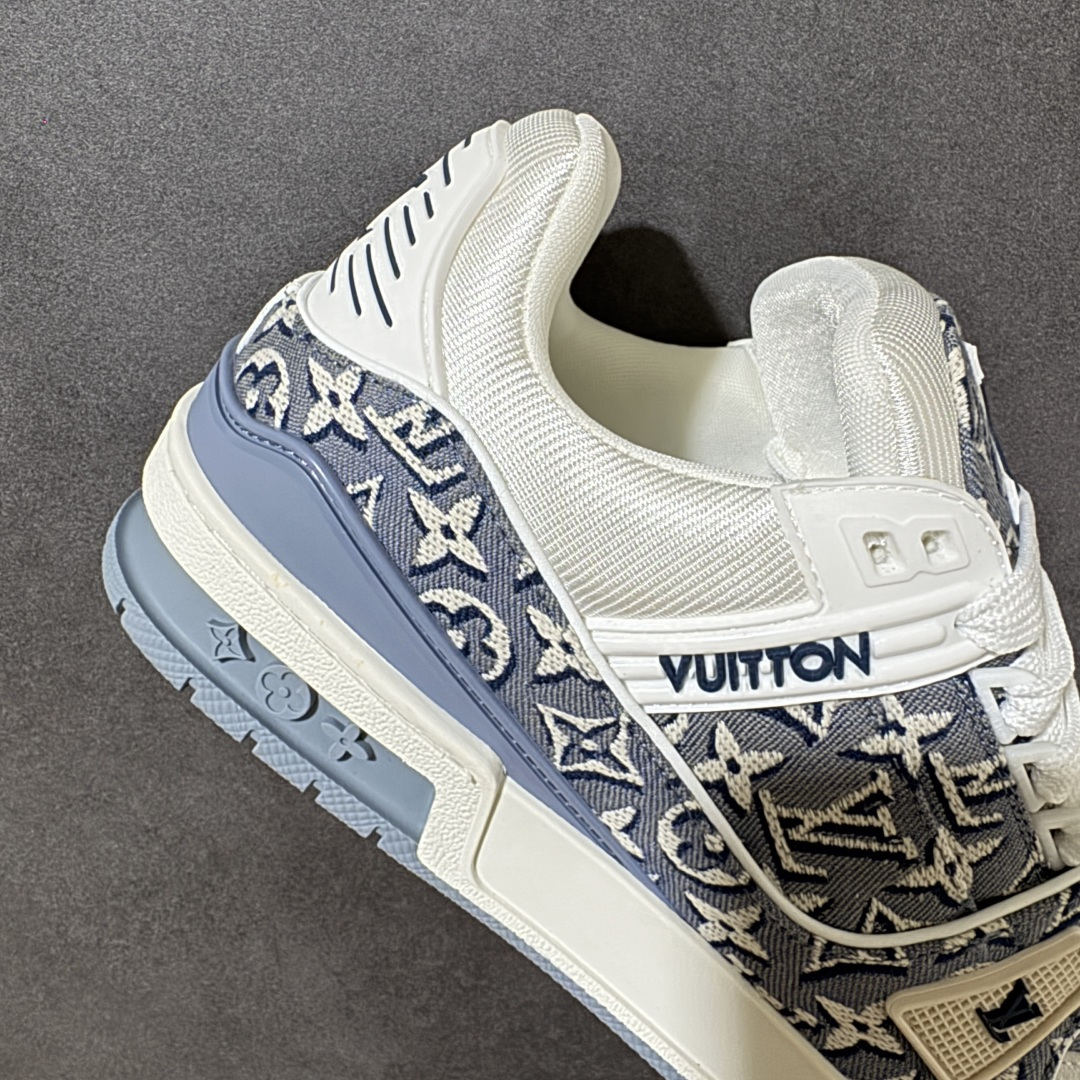 图片[7]-【性价比礼盒版】Louis Vuitton LV Trainer系列高奢运动鞋潮人必备单品 同步ZP官网空胶工艺 挂饰均镶嵌NFC芯片感应装置 正确胶片断点式设计 中底正确还原原版油印字母比例 1：1原楦格板、楦头、刀磨全新升级！ 独家订制顶级压纹麂皮 原版开模TPU大底 质感原版一致 垫脚聚米微料加透气英伦网布 细节完美呈现！ 尺码：35-47-选品中心