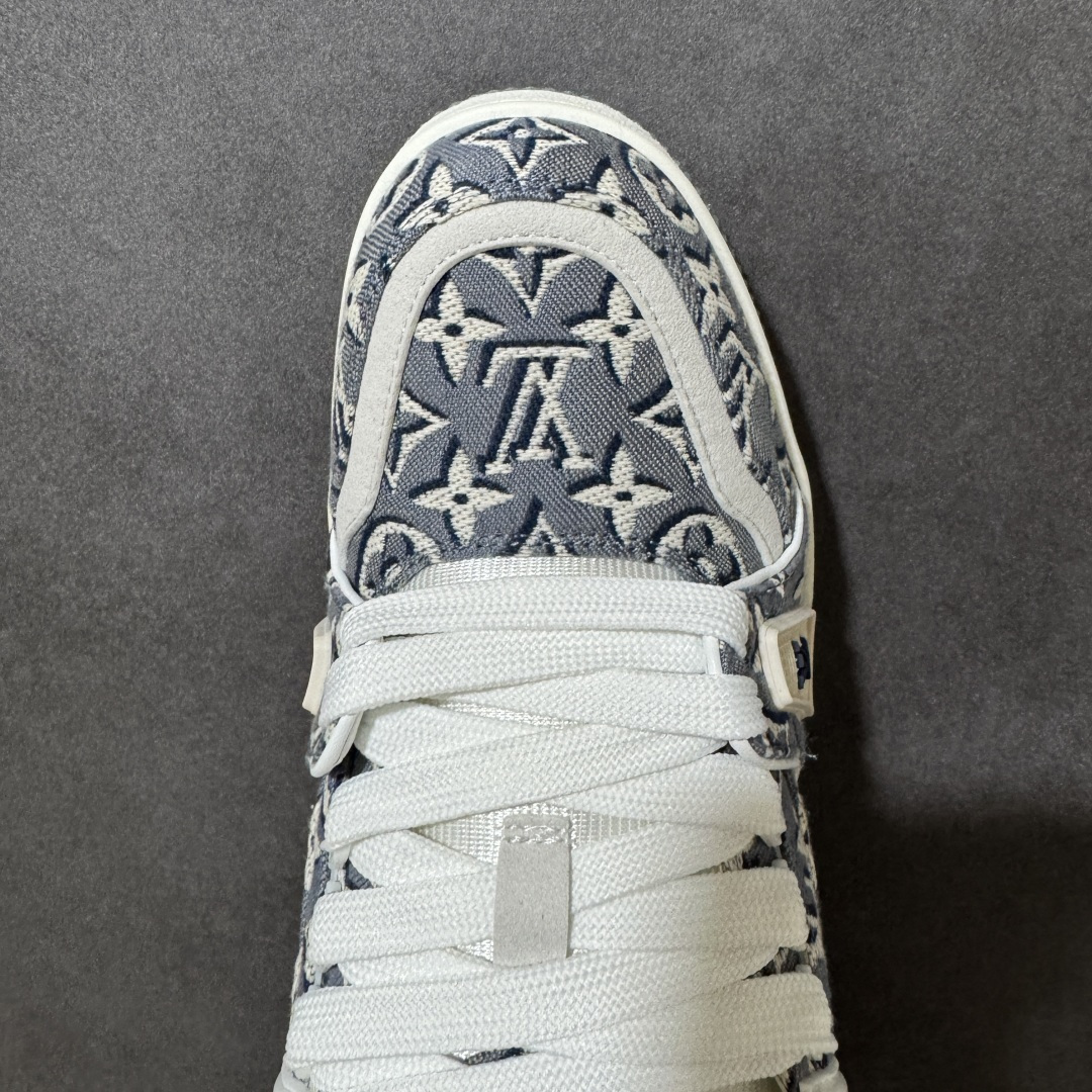 图片[5]-【性价比礼盒版】Louis Vuitton LV Trainer系列高奢运动鞋潮人必备单品 同步ZP官网空胶工艺 挂饰均镶嵌NFC芯片感应装置 正确胶片断点式设计 中底正确还原原版油印字母比例 1：1原楦格板、楦头、刀磨全新升级！ 独家订制顶级压纹麂皮 原版开模TPU大底 质感原版一致 垫脚聚米微料加透气英伦网布 细节完美呈现！ 尺码：35-47-选品中心